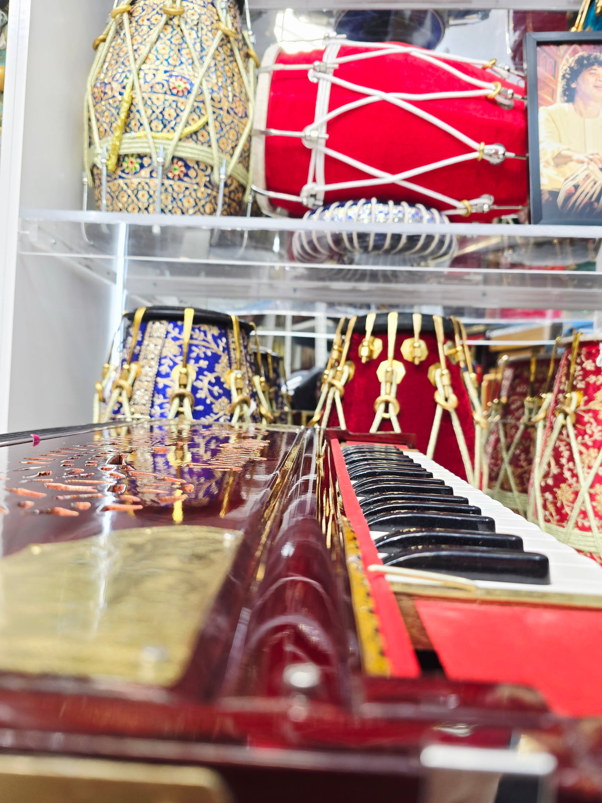Ragini Virasat Supreme Harmonium

4-Reed | 13-Scale Changer | Traditional Burgundy Finish *Minor Cosmetic Blemishes