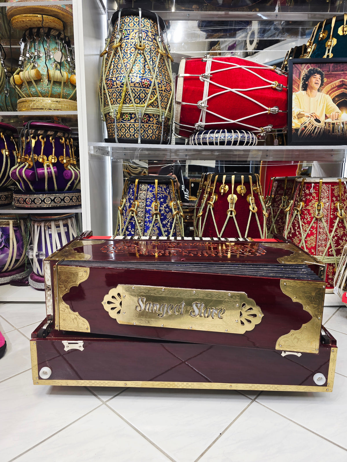Ragini Virasat Supreme Harmonium

4-Reed | 13-Scale Changer | Traditional Burgundy Finish *Minor Cosmetic Blemishes