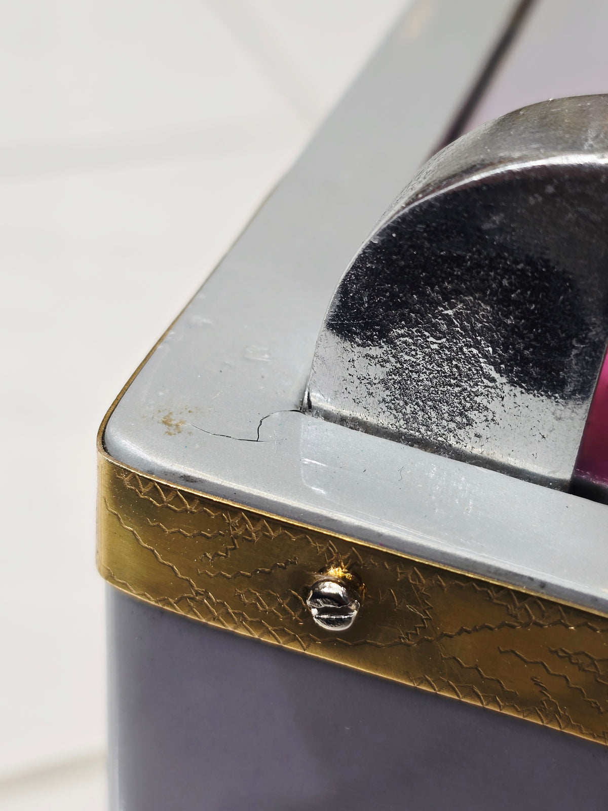 Ragini Blushwave BMF Harmonium
3-Reed BMF | 9-Scale Changer | Custom Pink–Silver Finish *Minor Cosmetic Defects