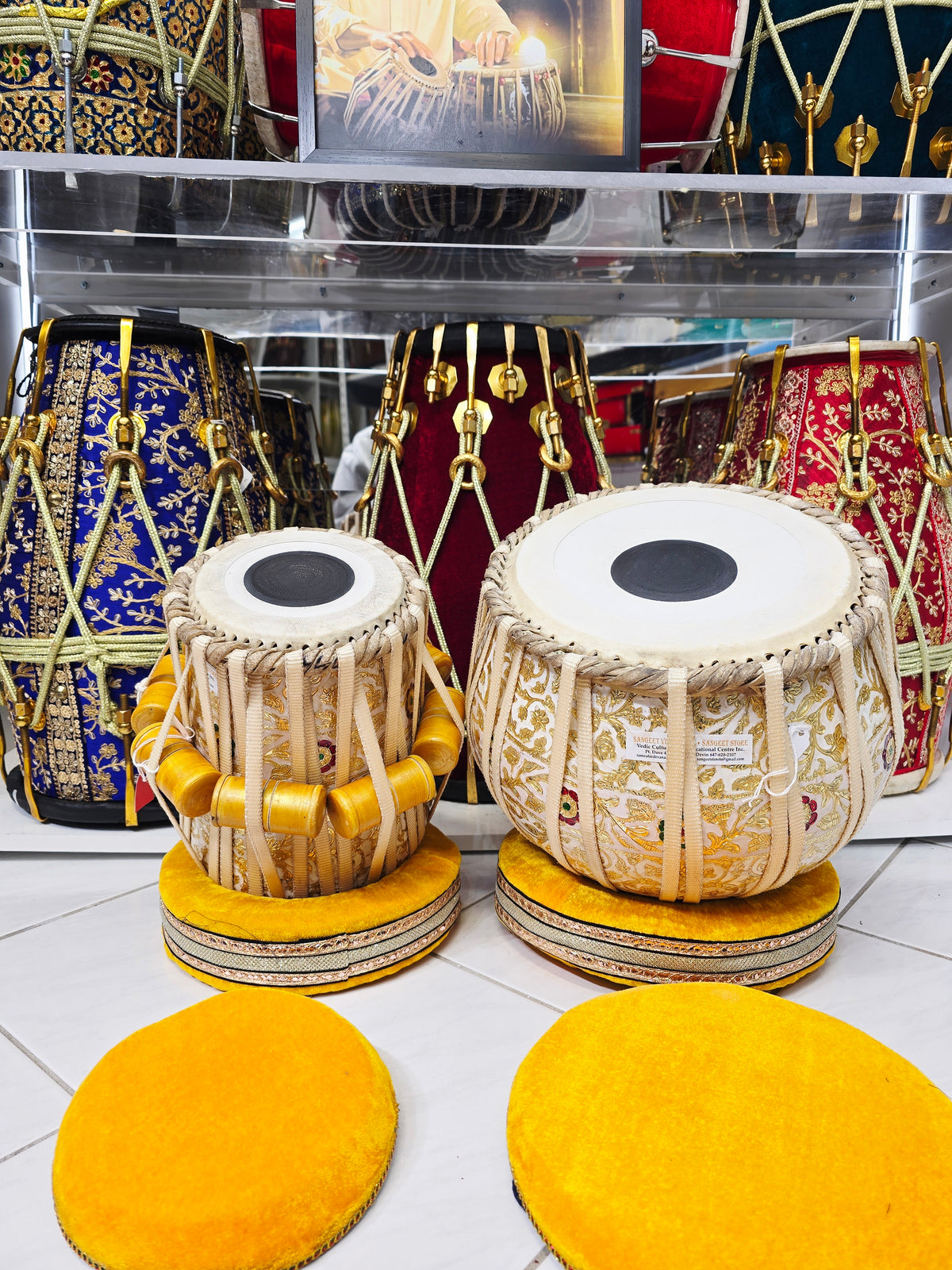 SwarnaIvory Signature Tabla Set
White & Gold Designer Wrapped | 5.5" Red Sheesham C#/D Dayan + 9.25" 5.7kg Brass Bayan | Nylon Strapped