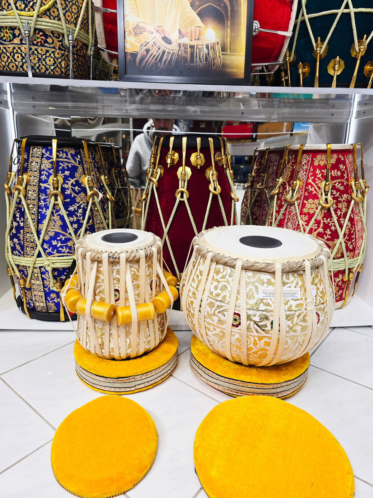 SwarnaIvory Signature Tabla Set
White & Gold Designer Wrapped | 5.5" Red Sheesham C#/D Dayan + 9.25" 5.7kg Brass Bayan | Nylon Strapped