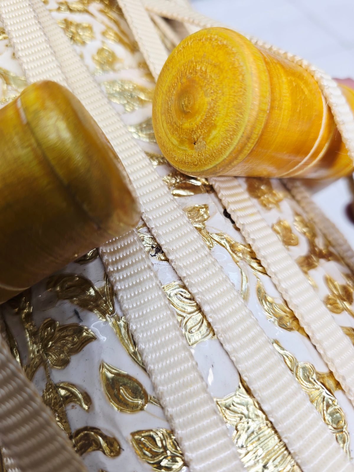 SwarnaIvory Signature Tabla Set
White & Gold Designer Wrapped | 5.5" Red Sheesham C#/D Dayan + 9.25" 5.7kg Brass Bayan | Nylon Strapped
