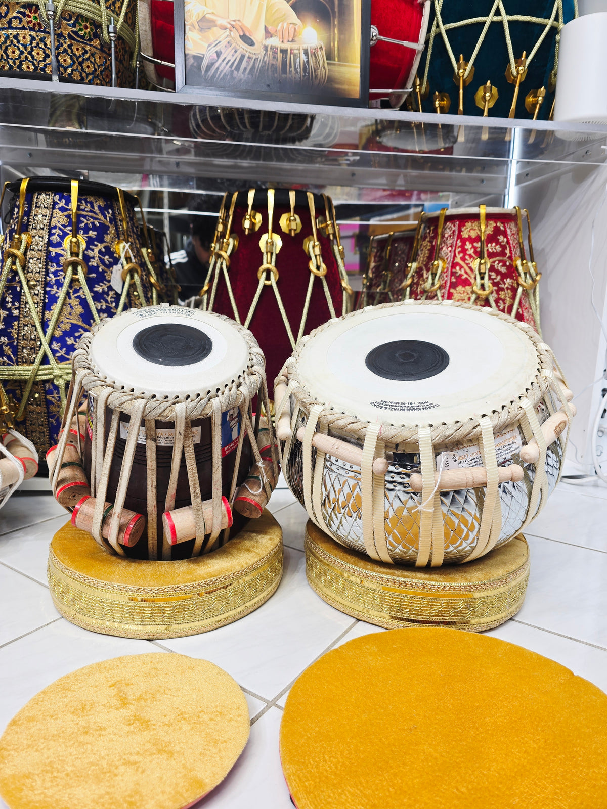SvarAnkur Qasim Tabla Set
5.75" C# Red Sheesham Dayan + 9.25" 3.3kg Brass Bayan
