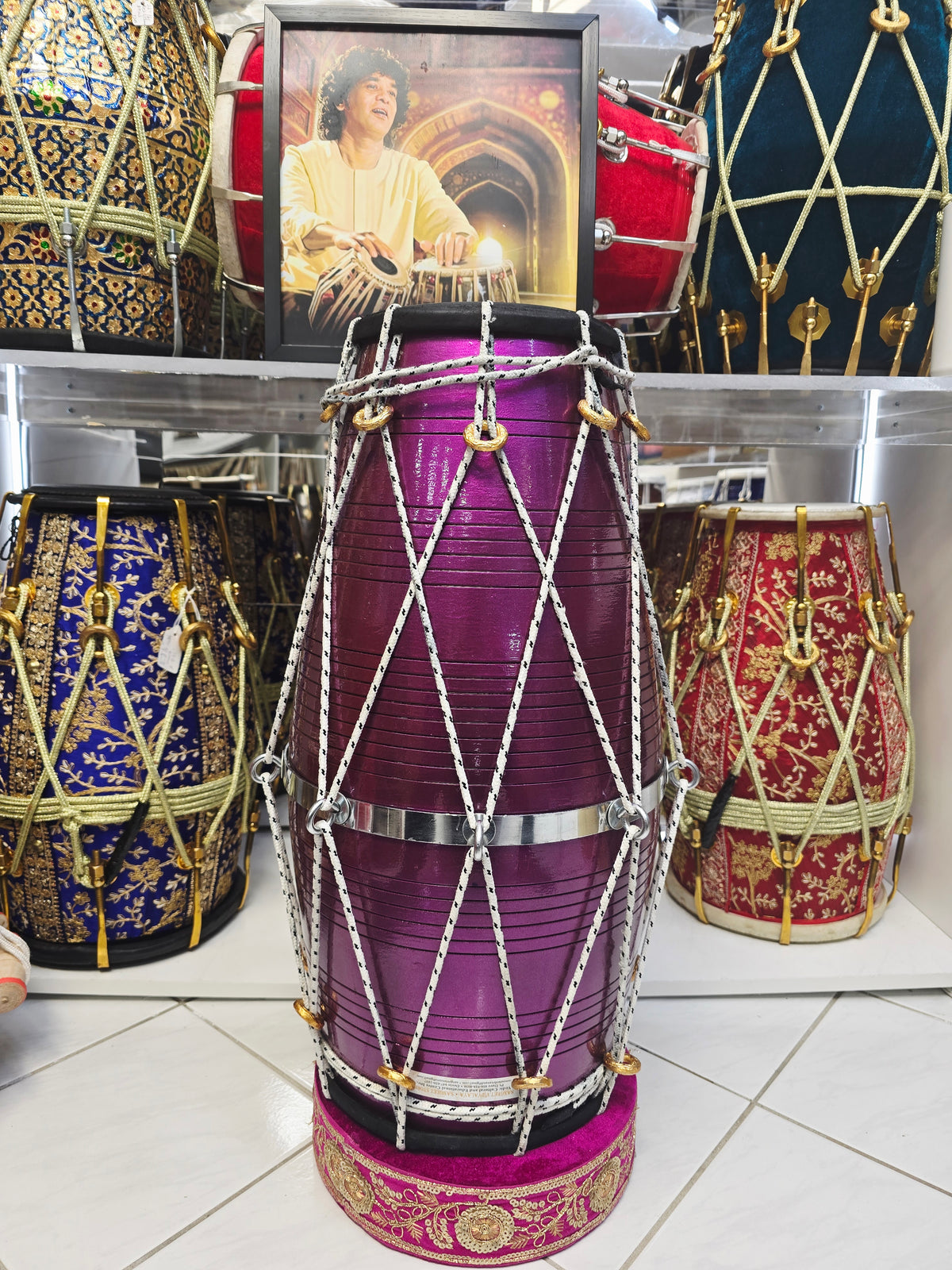 Amethyst Pulse – Lightweight West Indian Red Sheesham Dholak | 23″ Length | 11.2 lbs | Black Skins & Bright Responsive Tone *Very Minor Cosmetic Blemishes