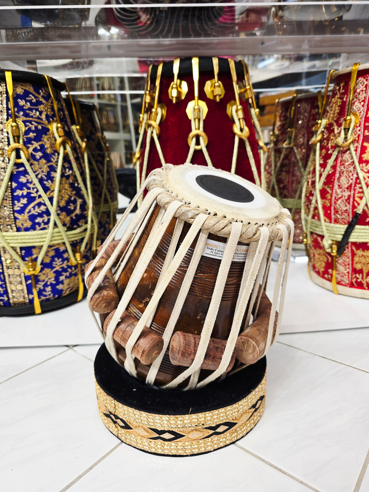 EkaSvar™ Dayan — 5.5″ E Red Sheesham (Premium Shell | Pure, Clean Tone) *Very Minor Cosmetic Blemishes