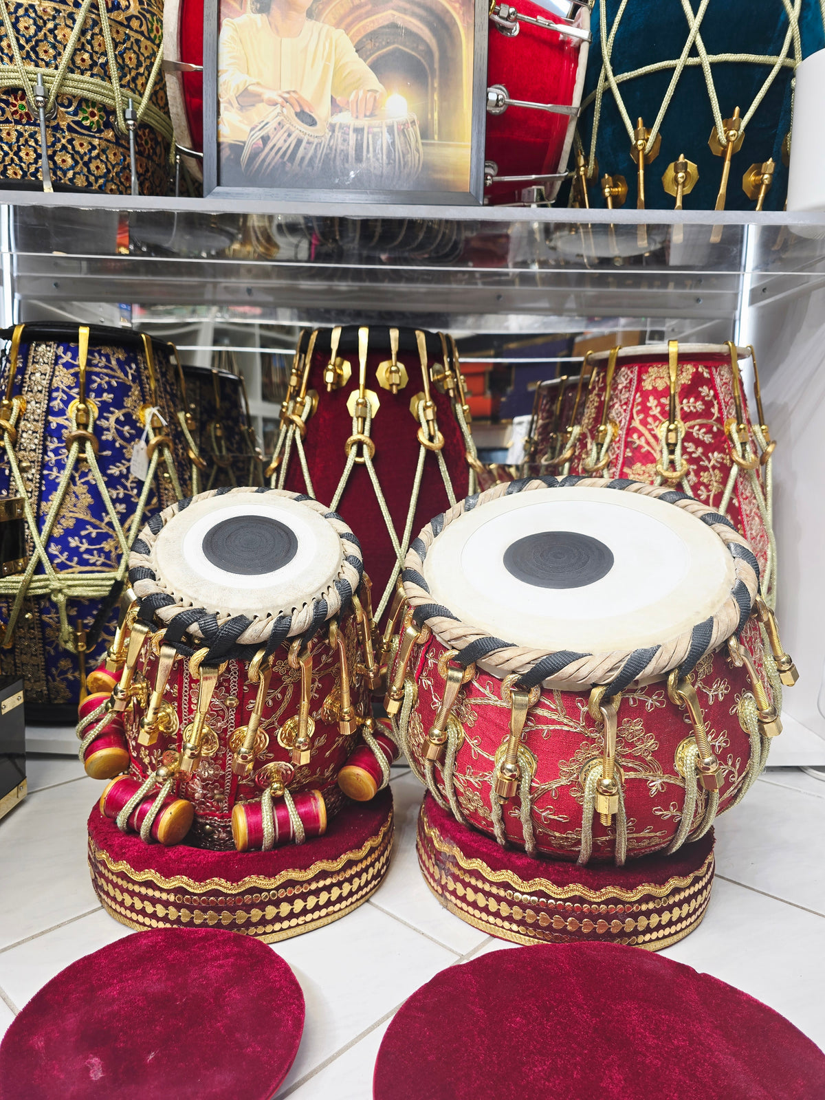 Laal Swarna™ Sherwani-Wrapped Tabla Set — 5.5″ F Red Sheesham Dayan + 9.25″ Copper Bayan | Gold Bolt Hardware