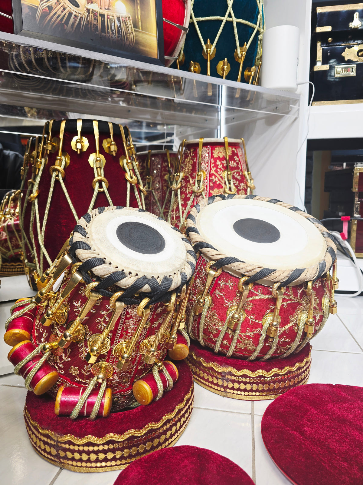 Laal Swarna™ Sherwani-Wrapped Tabla Set — 5.5″ F Red Sheesham Dayan + 9.25″ Copper Bayan | Gold Bolt Hardware