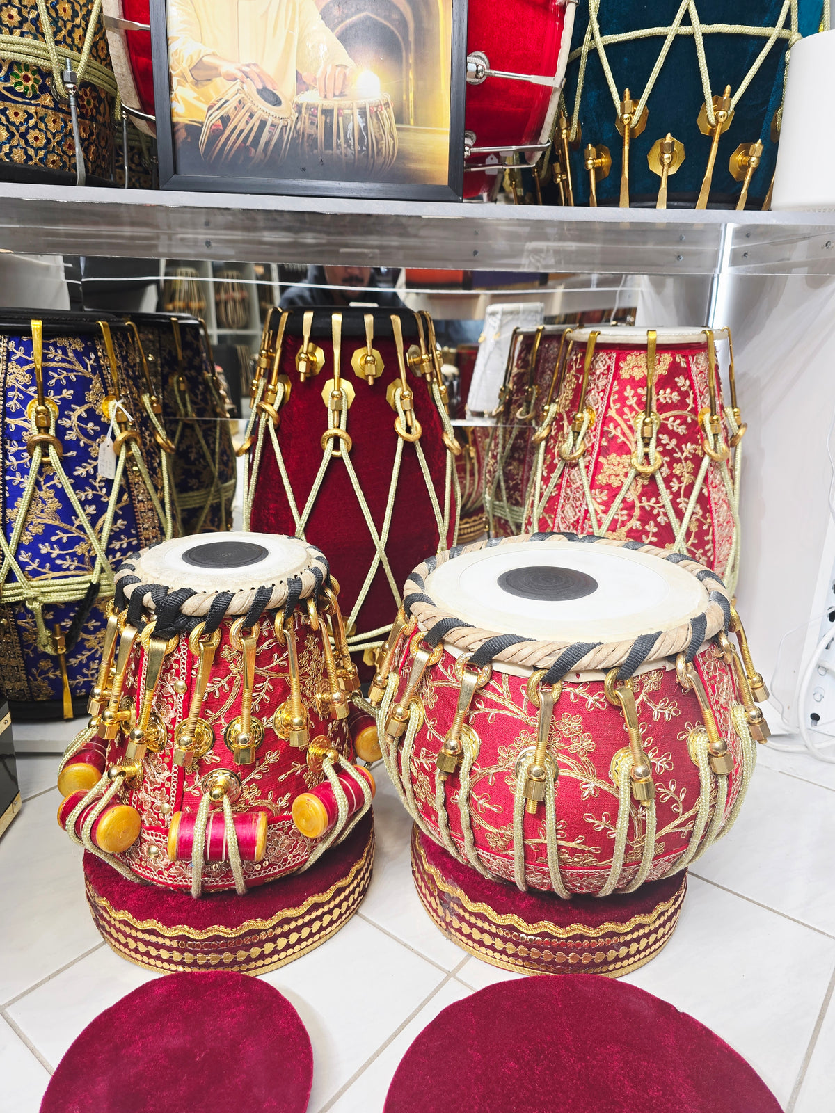 Laal Swarna™ Sherwani-Wrapped Tabla Set — 5.5″ F Red Sheesham Dayan + 9.25″ Copper Bayan | Gold Bolt Hardware