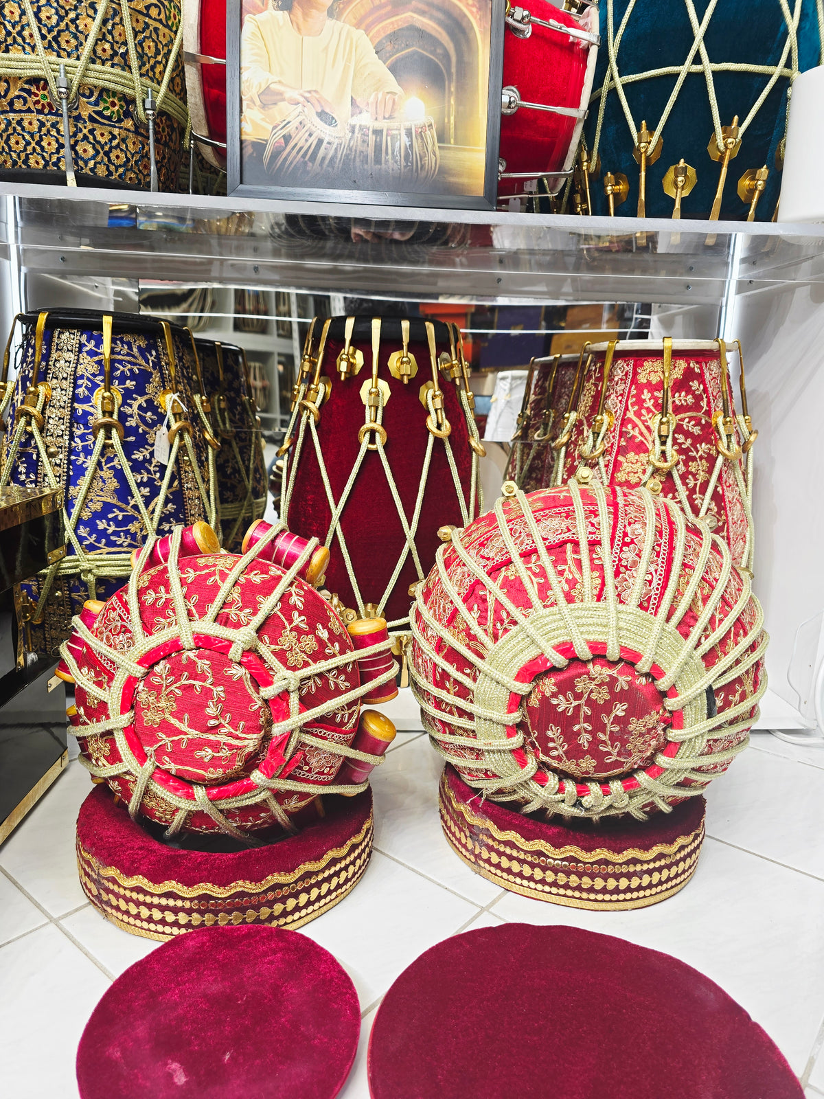 Laal Swarna™ Sherwani-Wrapped Tabla Set — 5.5″ F Red Sheesham Dayan + 9.25″ Copper Bayan | Gold Bolt Hardware