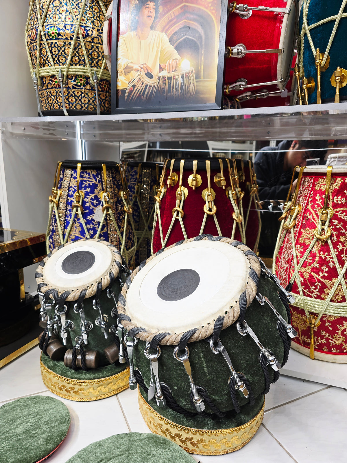 Hari Viraaj™ Velvet-Wrapped Tabla Set — 5.5″ D#/E Red Sheesham Dayan + 9.25″ Heavy Copper Bayan (6.1 kg) | Bolted Set *Exceptional Sound*