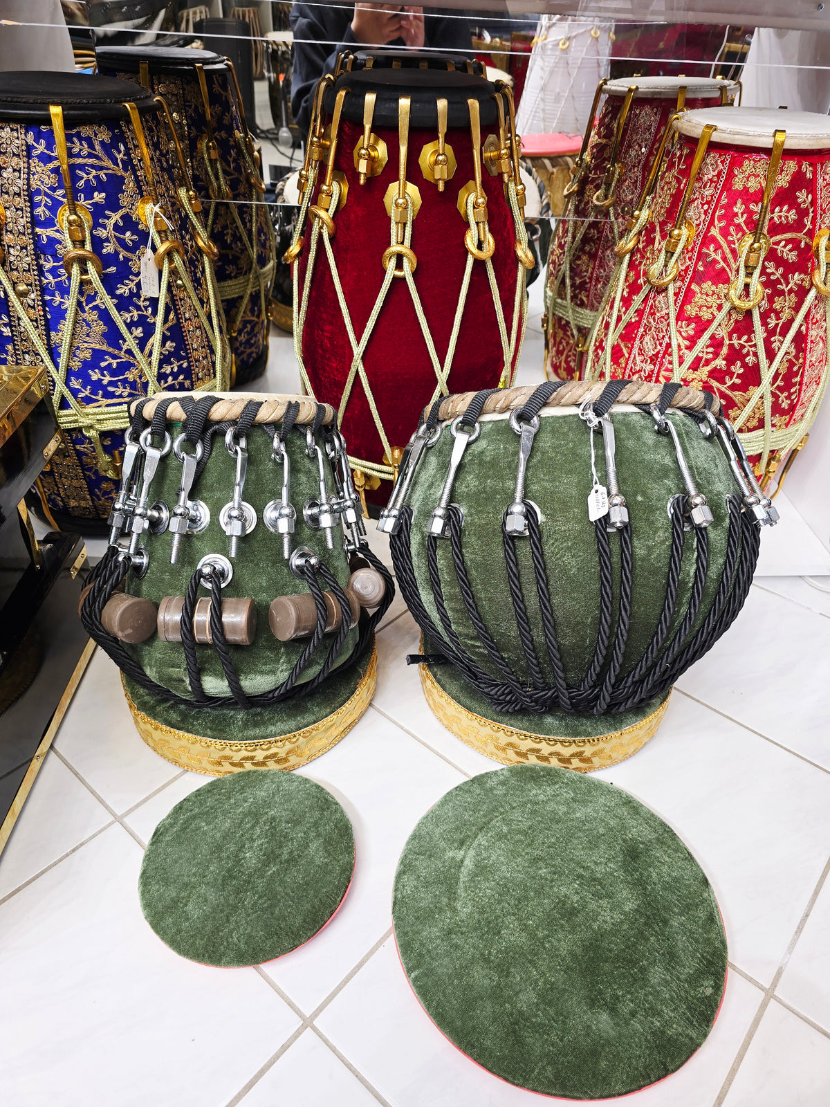 Hari Viraaj™ Velvet-Wrapped Tabla Set — 5.5″ D#/E Red Sheesham Dayan + 9.25″ Heavy Copper Bayan (6.1 kg) | Bolted Set *Exceptional Sound*