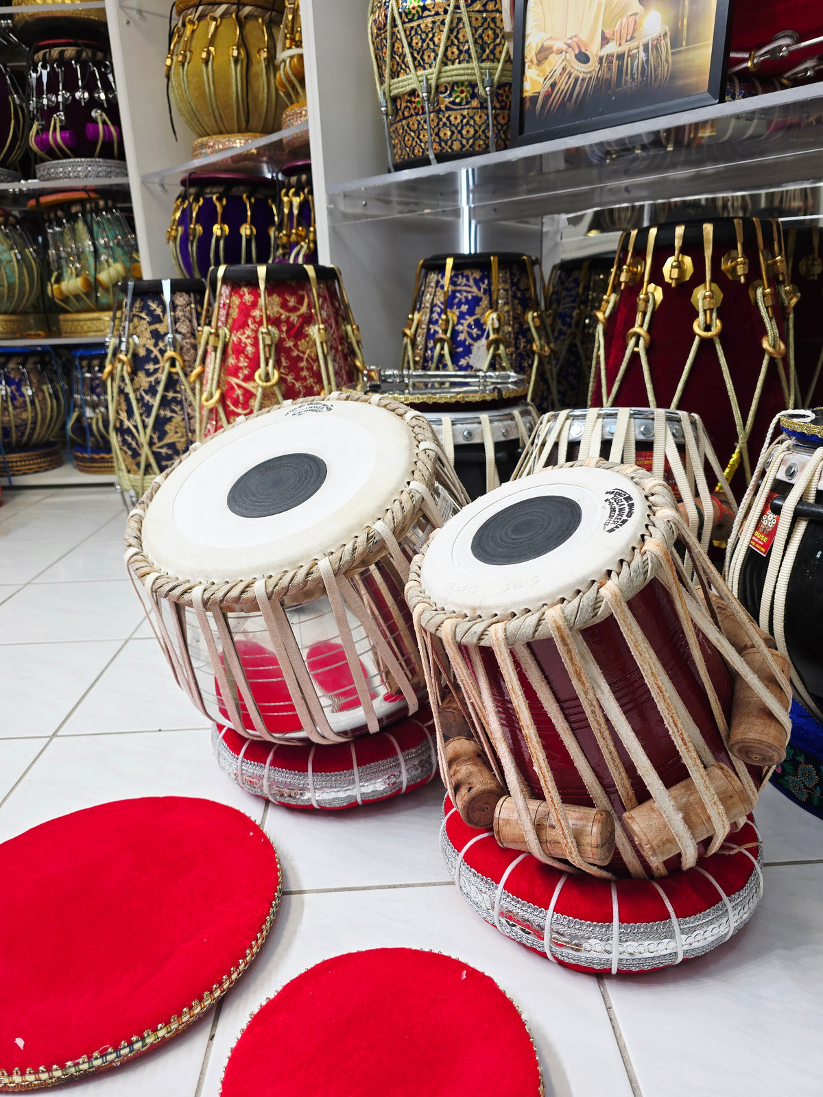 RangSaadhana™ Pro Mohd. Sharif Tabla Set — 5.75″ D♯ / E Red-Painted Dayan + 9.25″ Brass Bayan (3.5 kg) *Very Minor Cosmetic Blemishes