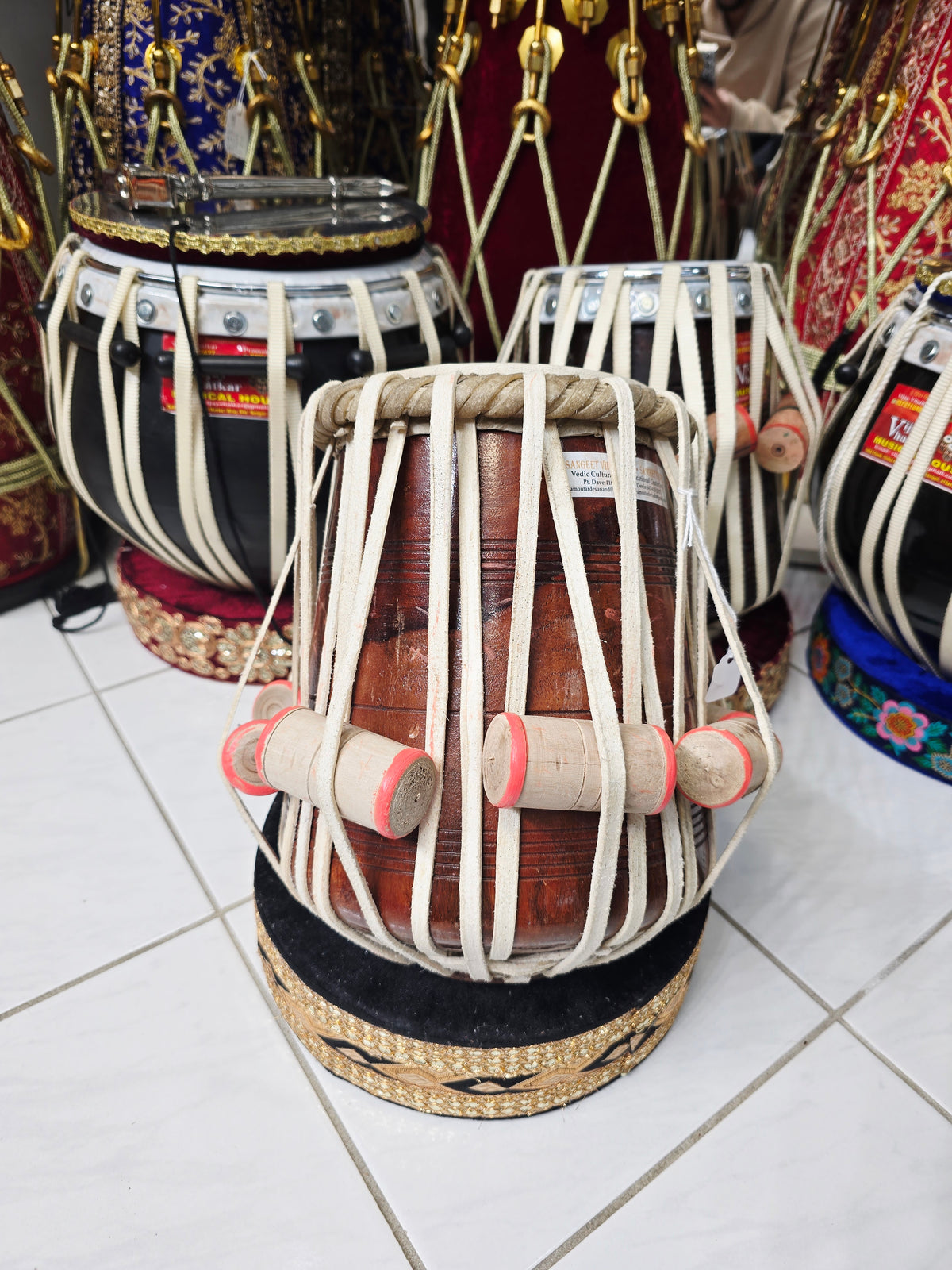 NaadSutra™ Mohd. Sharif Dayan — 6″ B / C Red Sheesham | Slight Buzzing *Very Minor Cosmetic Blemishes
