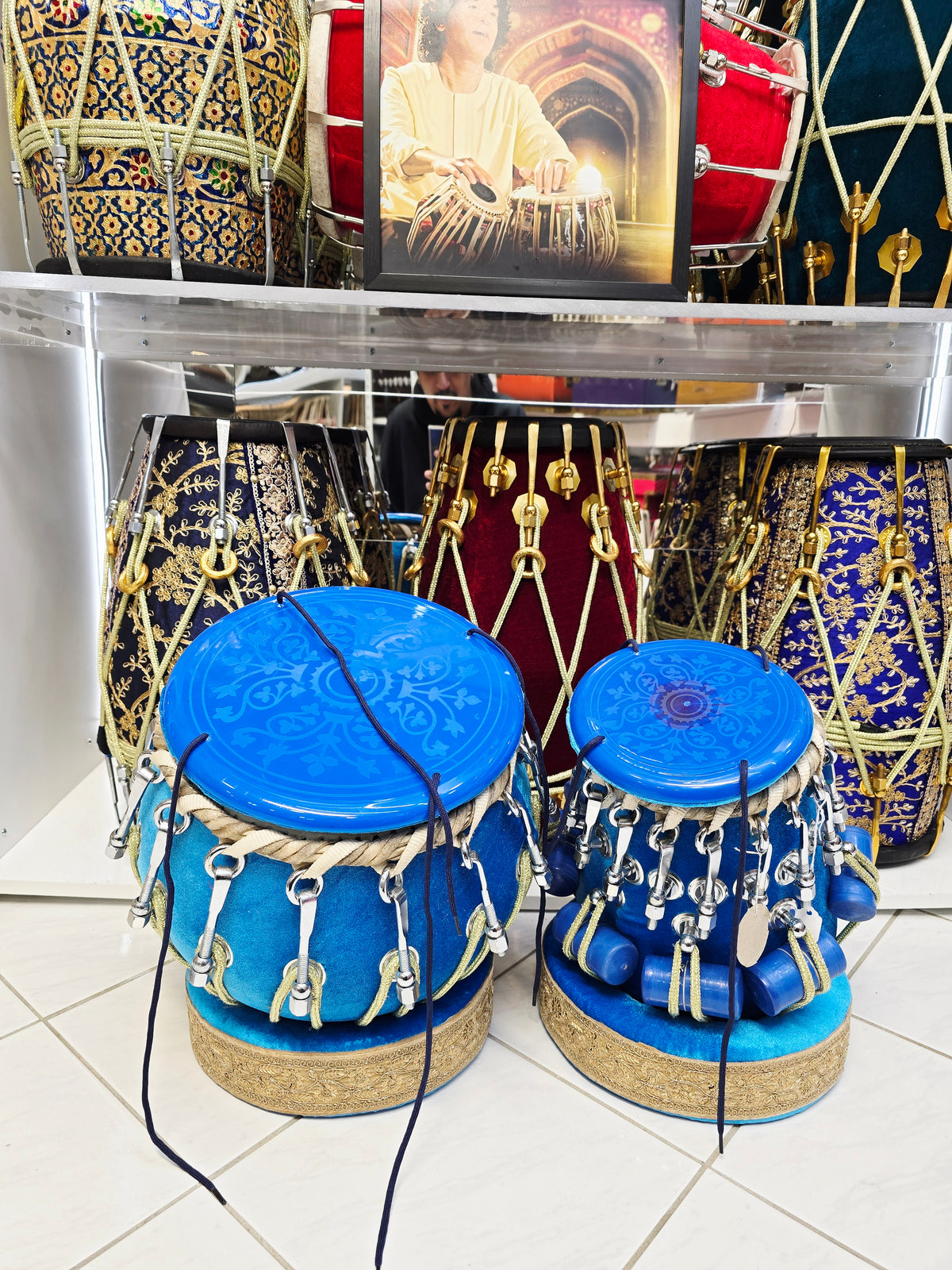 NeelPravaah™ Aurora Velvet Tabla Set — 5.25″ Red Sheesham E/F Dayan + 9″ Copper Bayan
