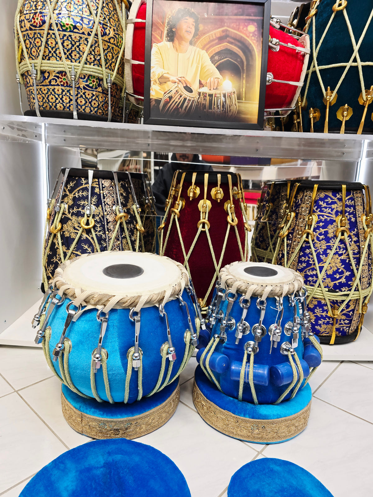 NeelPravaah™ Aurora Velvet Tabla Set — 5.25″ Red Sheesham E/F Dayan + 9″ Copper Bayan