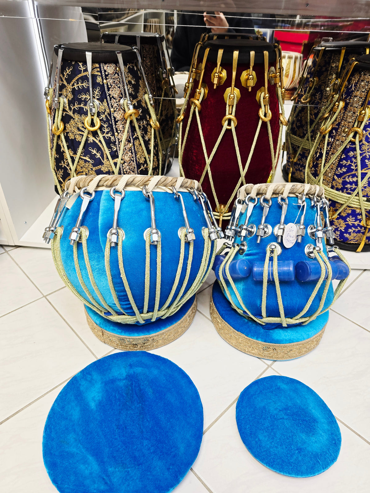 NeelPravaah™ Aurora Velvet Tabla Set — 5.25″ Red Sheesham E/F Dayan + 9″ Copper Bayan