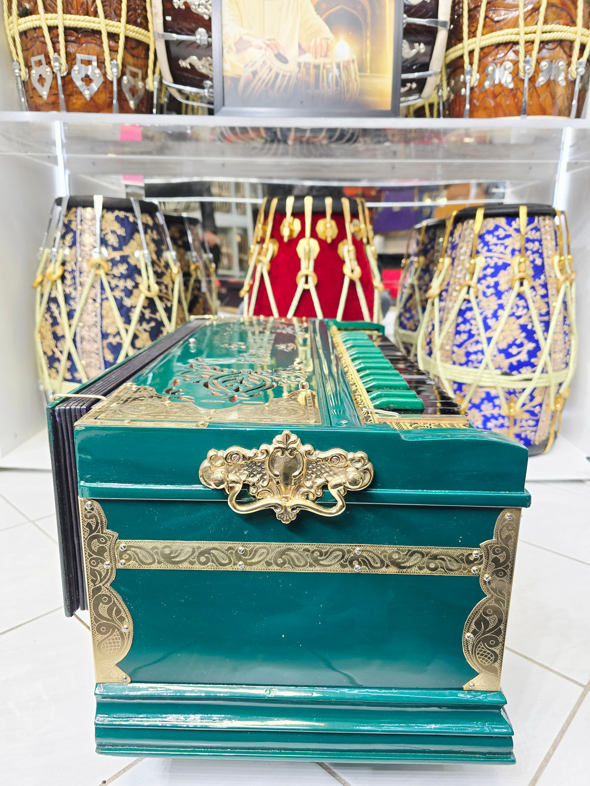 Verdant SwarCraft™ Exotic Boxed Harmonium — 3-Reed MMF | 9-Scale Changer | Green & Black Keys