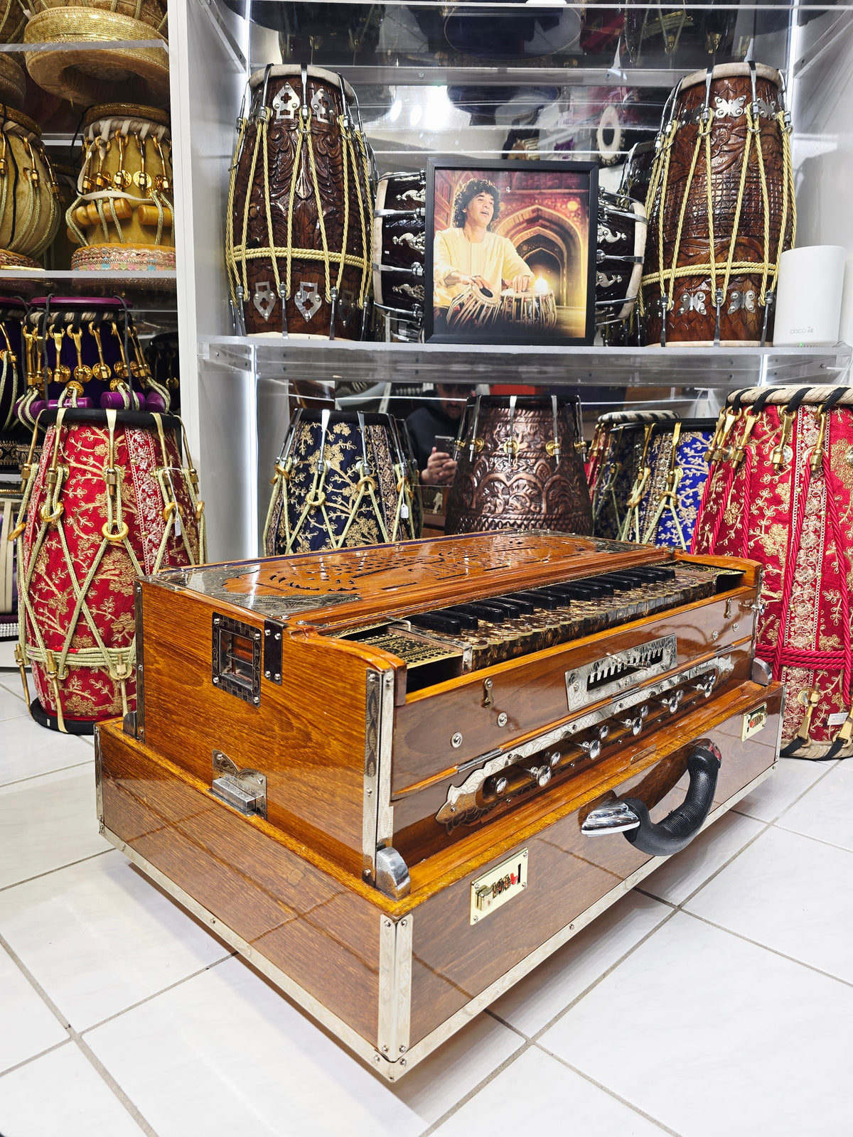 Svarn-Surobani Dominion™ Grand Scale-Changer Harmonium
4-Reed BMMF | 13-Scale Changer | Traditional Wood Finish | Golden German-Style Keys