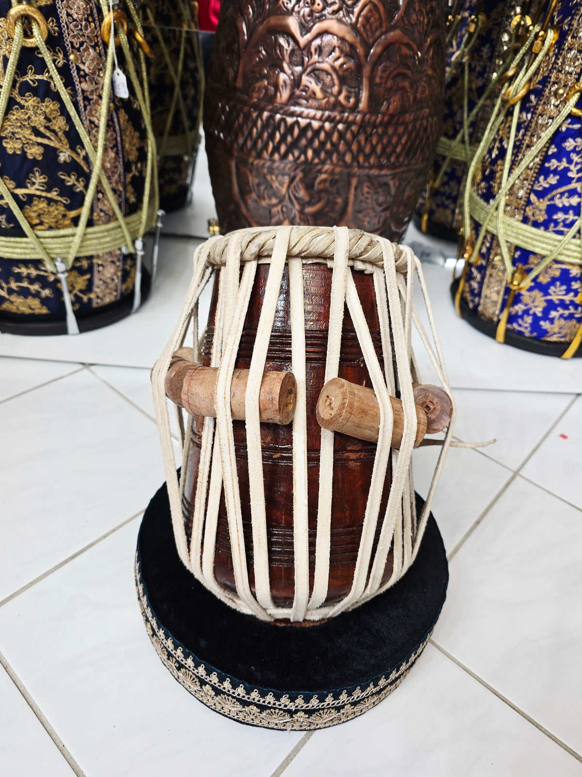 Keshar — 5⅛″ Red Sheesham Dayan (F♯)
(Minor Cosmetic Blemishes + Barely Noticeable Buzzing)