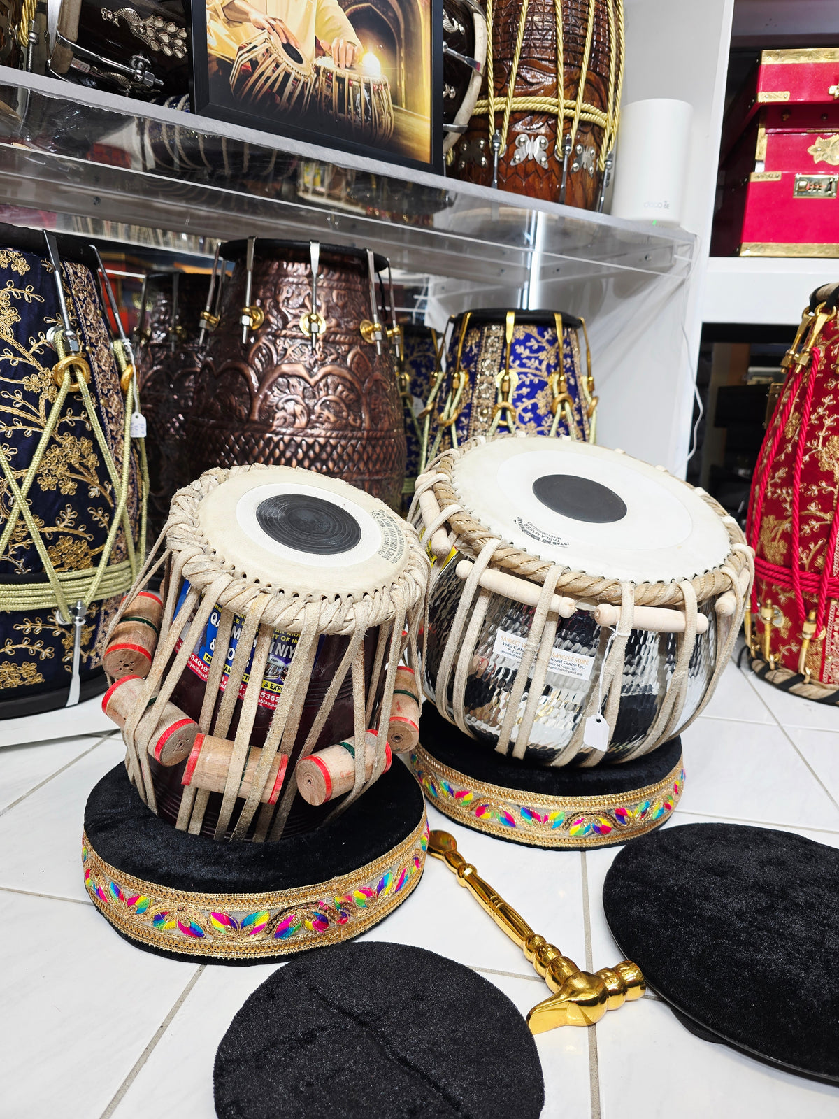 COPPER ANCHOR — Sharif 9.25″ Copper Bayan (4.5 kg) & Qasim 5.5″ Red Sheesham Dayan (E/F/F# Scale) Tabla Set