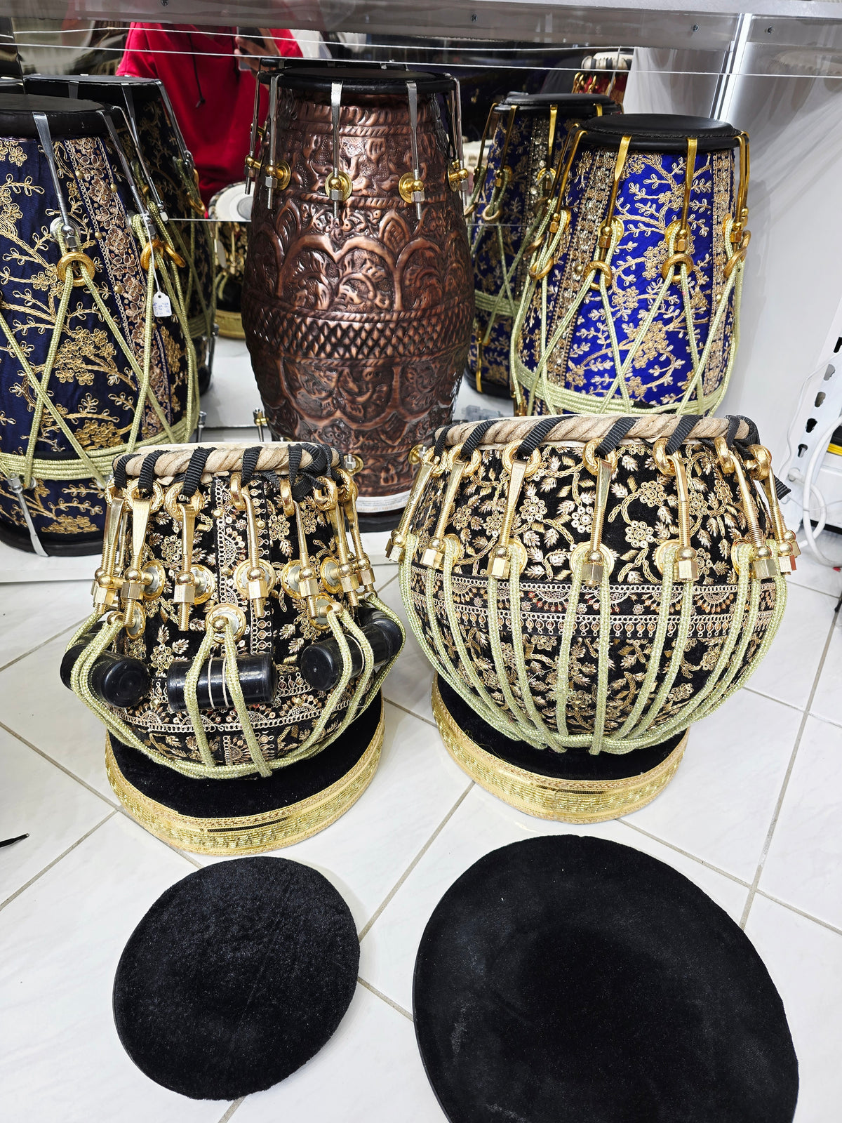 GILDED NOIR — 5.75″ C♯ Red Sheesham Dayan & 9″ Copper Bayan Tabla Set (Black & Gold Sherwani Wrapped · Bolted Set)