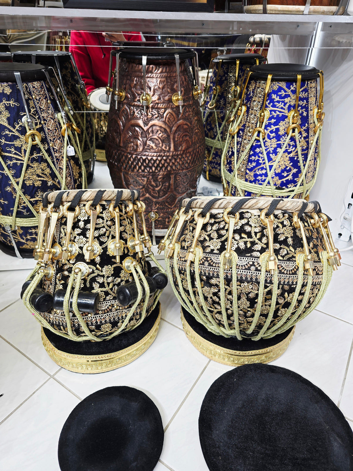 NOIR CROWN — 5.75″ C♯ Red Sheesham Dayan & 9″ Copper Bayan Tabla Set (Black & Gold Sherwani Wrapped · Bolted Set)