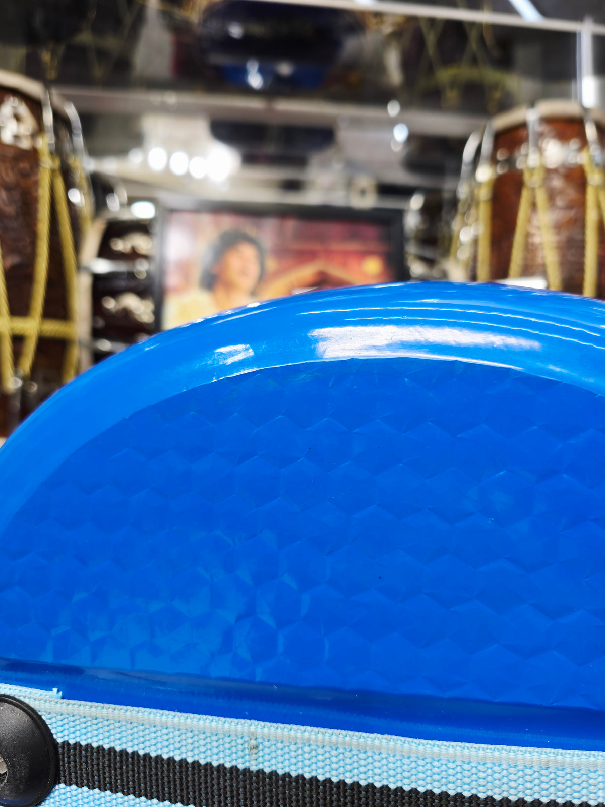 Azura Drift — Glossy Blue Tabla Travel Case · 360° Spinner Wheels · Dual Handles · Fixed Reinforcement Bands · Minor Cosmetic Blemishes (g)