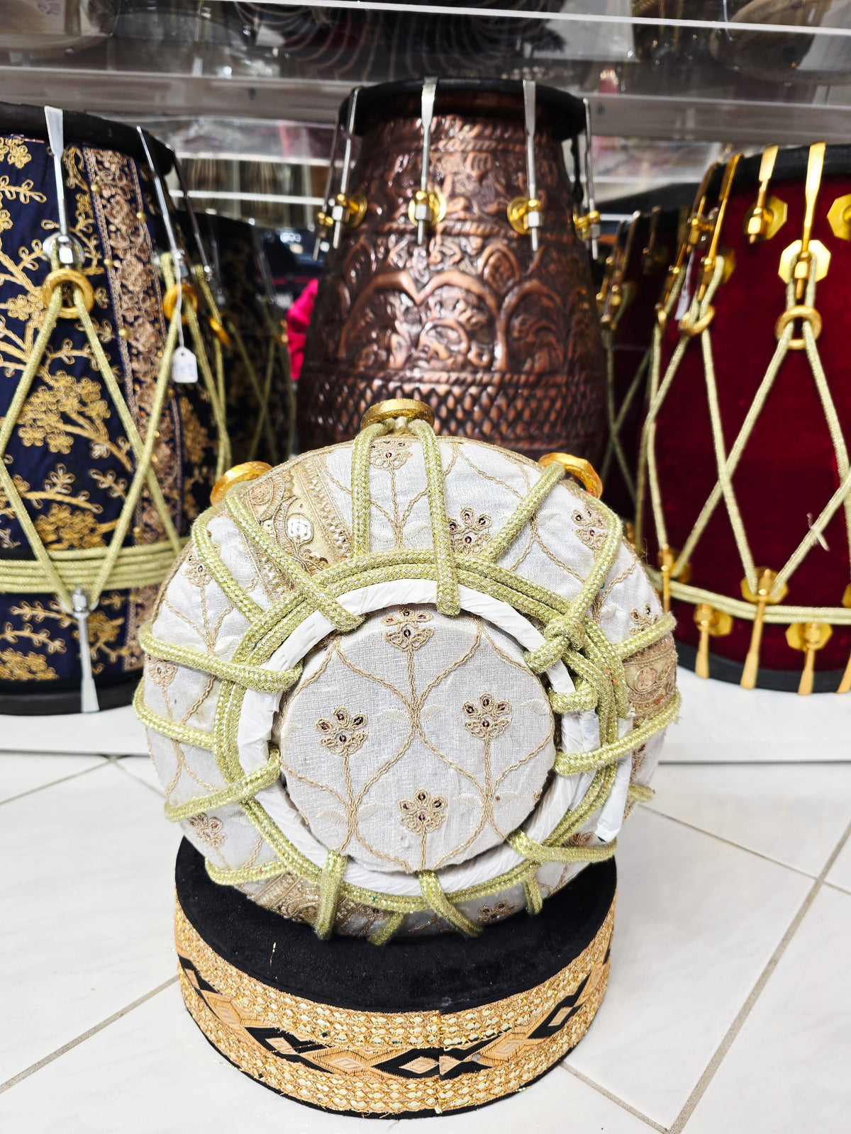 Mughal Pearl™ 6.75” White & Gold Half Dholak – Red Sheesham Shell with Floral Sherwani Wrap