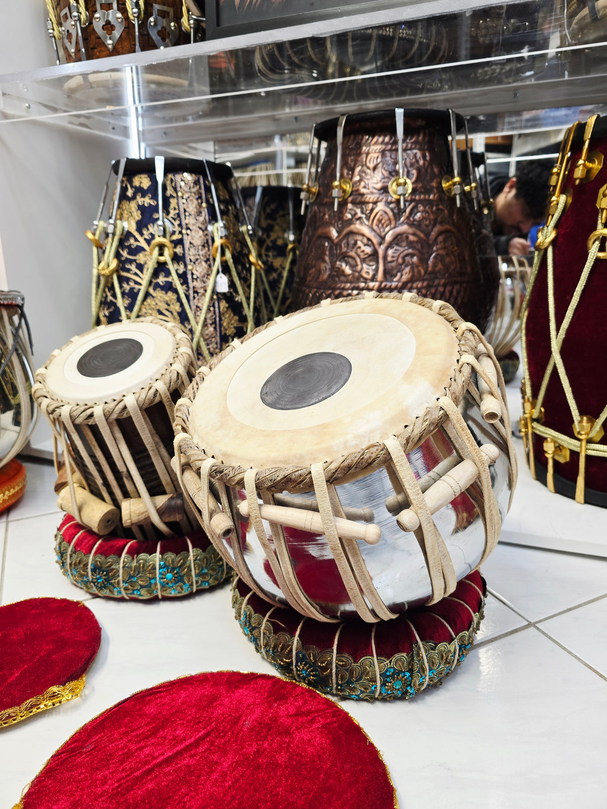 Riyaaz Forge – 5" Mango Wood D/D#/E Dayan + 9" Steel Bayan Refurbished Extremely Basic Student Tabla Set *Minor Cosmetic Blemishes