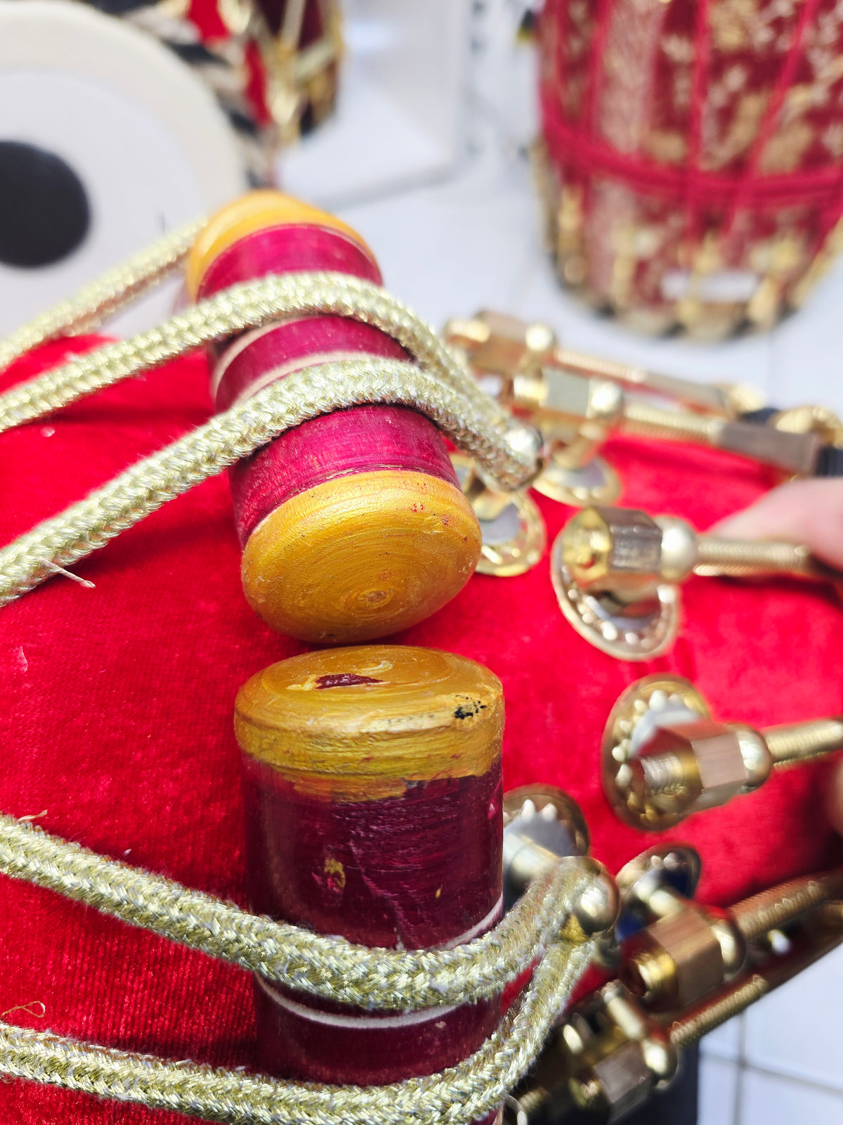 Rakt Maharaaj — 5.25" D#/E Red Sheesham Dayan + 9" Copper Bayan (Red Velvet Bolted Set) *Minor Cosmetic Defects