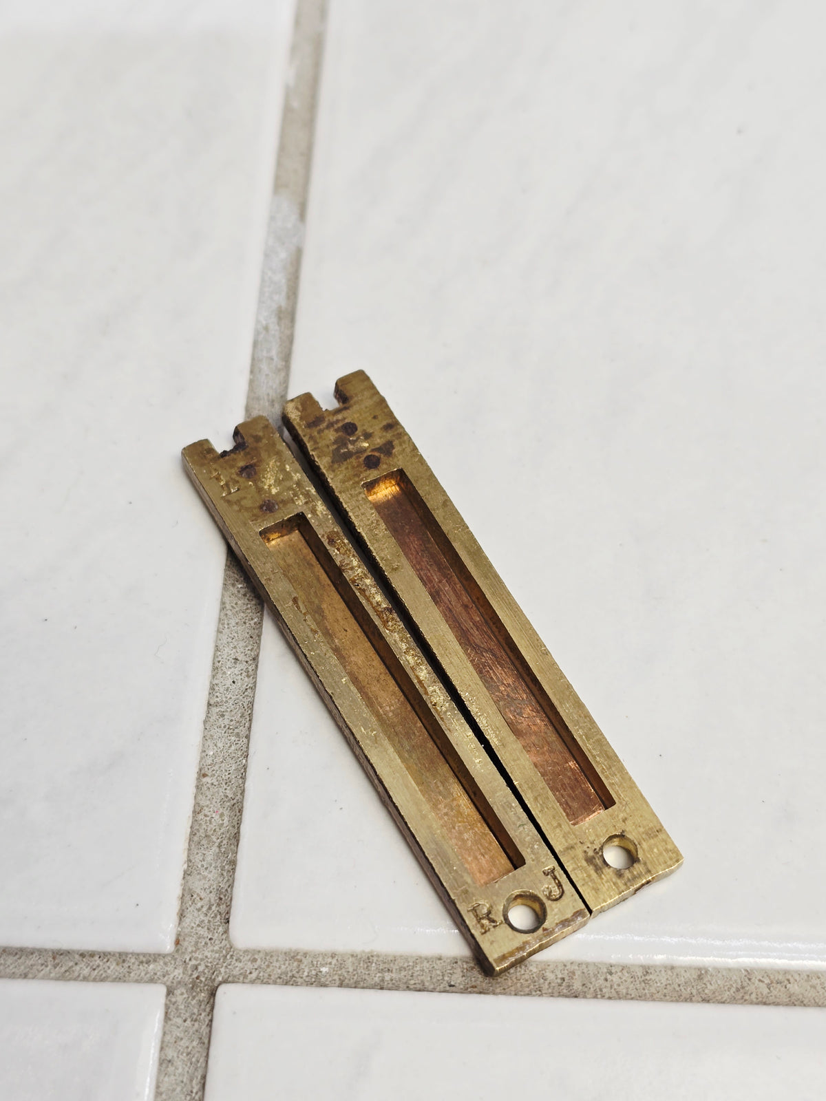 2 Bass Reeds + Green Felt