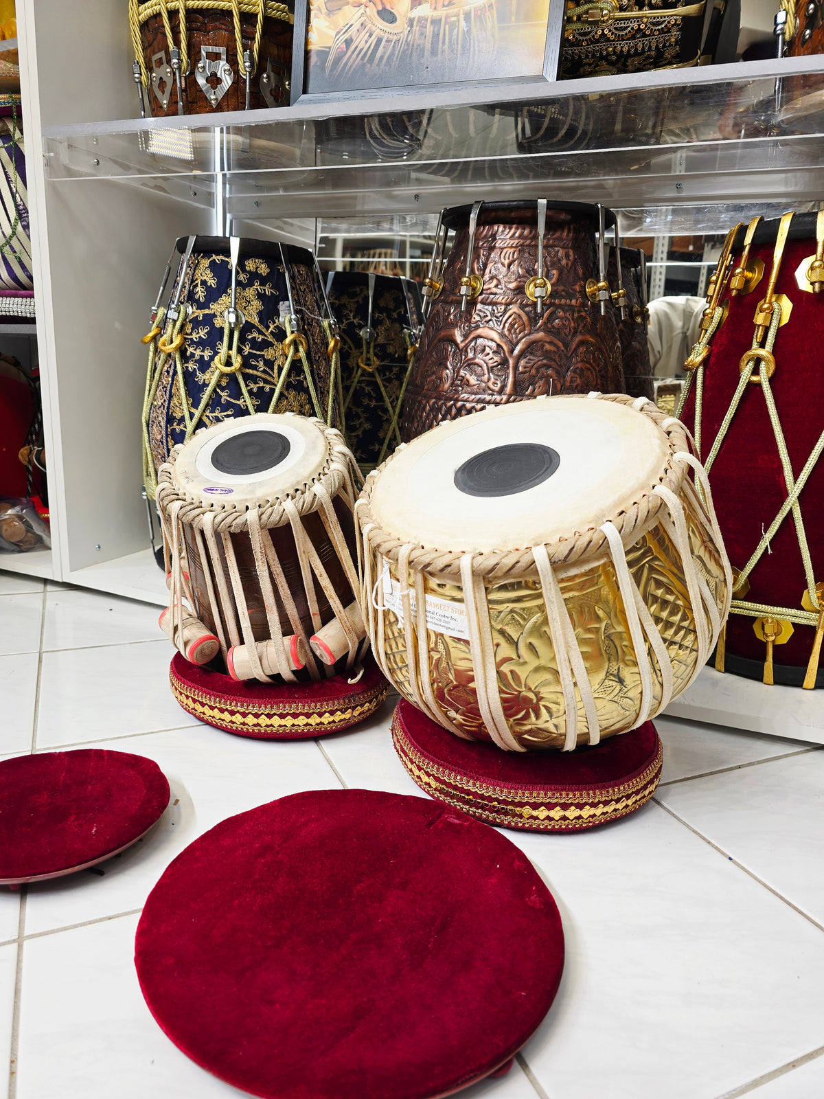Raag Vector — 5.5″ D♯/E Red Sheesham Dayan + 9.25″ 2.8 kg Brass Bayan (Slight Ringing Sound)