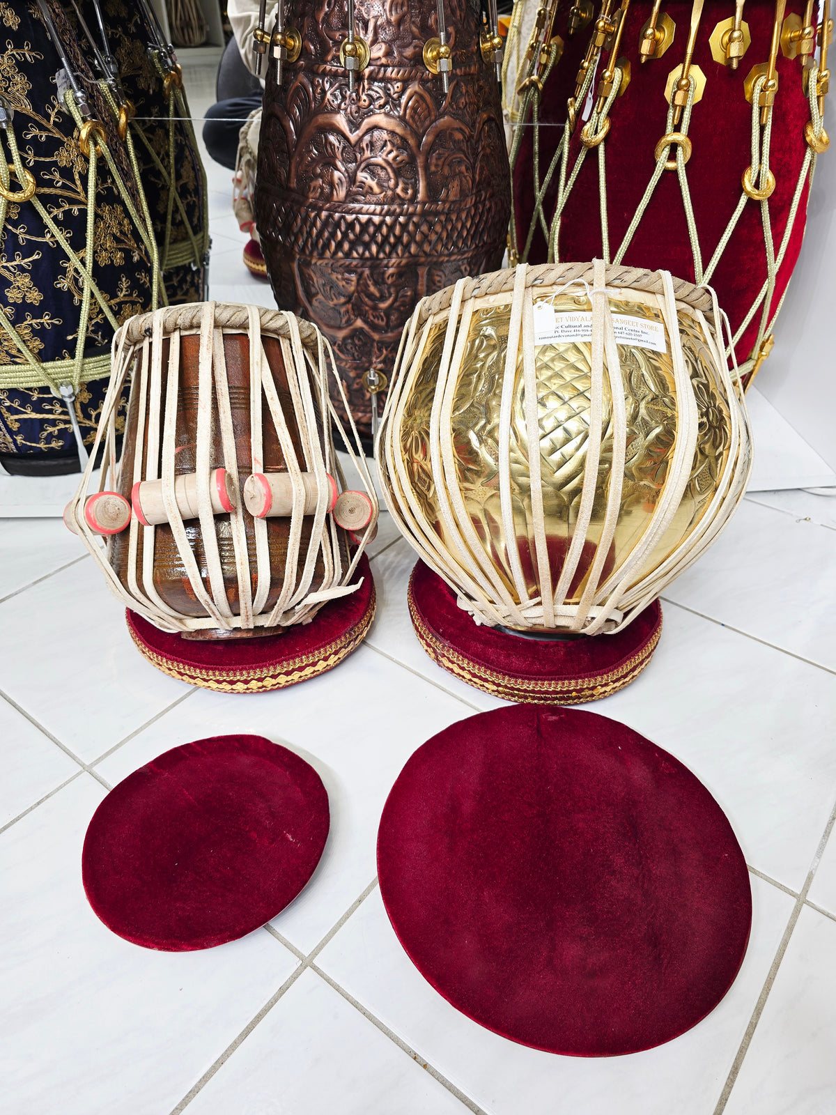 Raag Vector — 5.5″ D♯/E Red Sheesham Dayan + 9.25″ 2.8 kg Brass Bayan (Slight Ringing Sound)