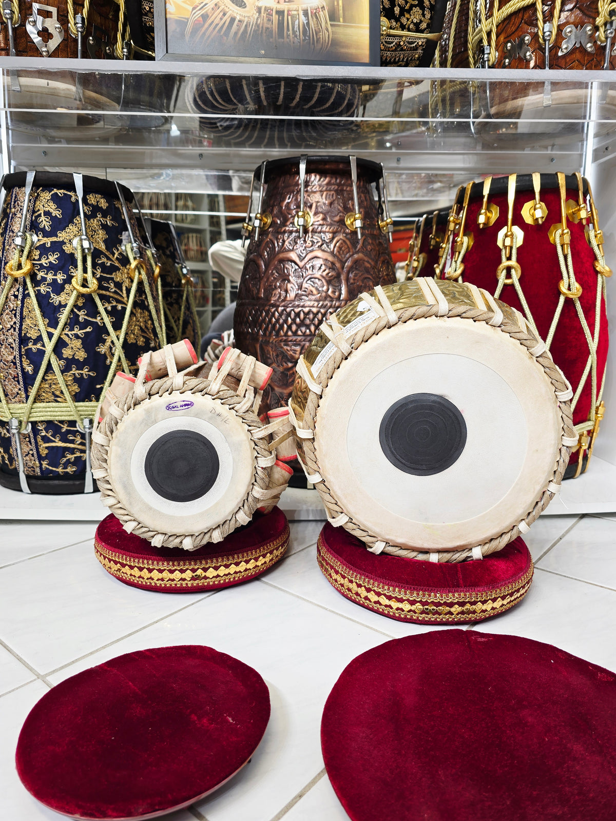 Raag Vector — 5.5″ D♯/E Red Sheesham Dayan + 9.25″ 2.8 kg Brass Bayan (Slight Ringing Sound)