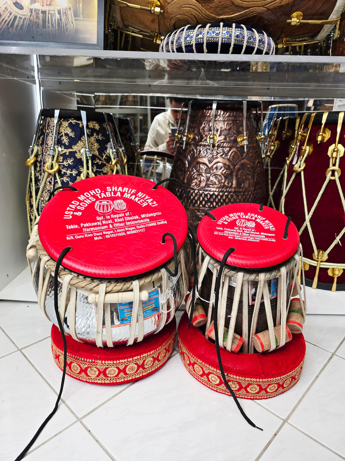 Naad Virex — 5.5″ D/D♯ Red Sheesham Dayan + 9.25″ 4.4 kg Silver Copper Bayan (Concert Mohd. Sharif Tabla Set) *Exceptional Tone, Barely Noticeable Hissing