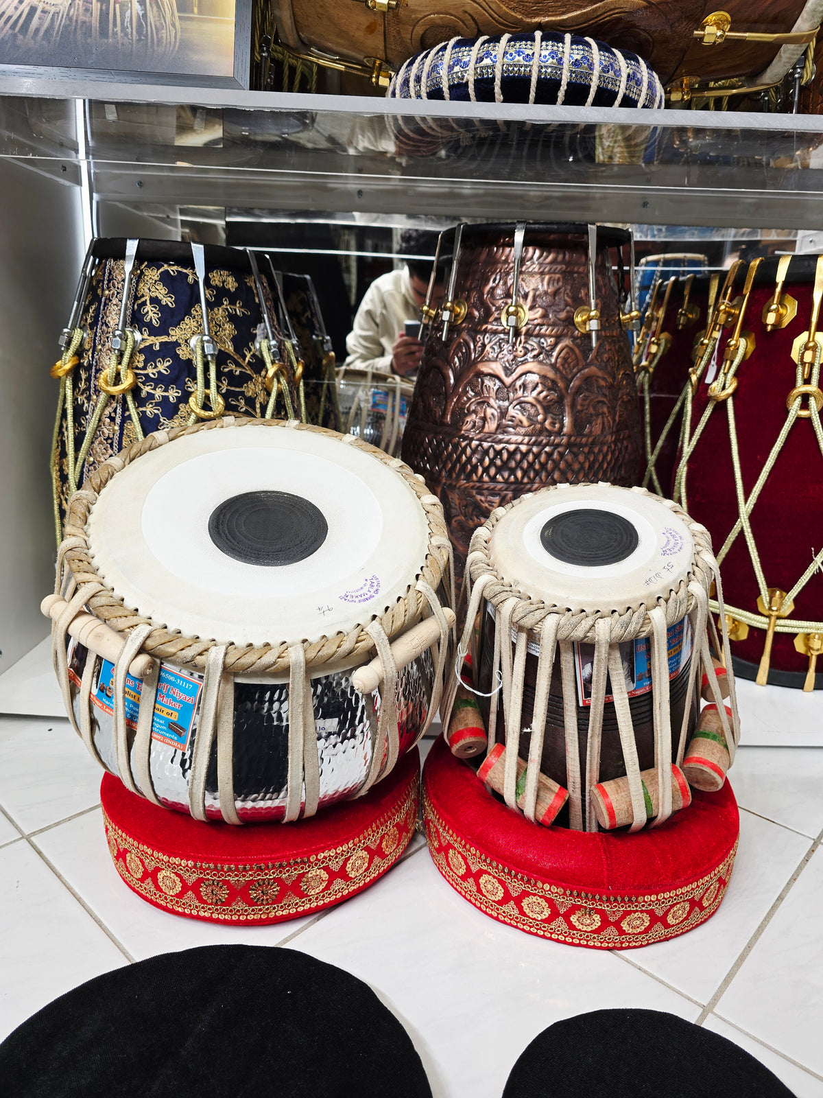 Naad Virex — 5.5″ D/D♯ Red Sheesham Dayan + 9.25″ 4.4 kg Silver Copper Bayan (Concert Mohd. Sharif Tabla Set) *Exceptional Tone, Barely Noticeable Hissing