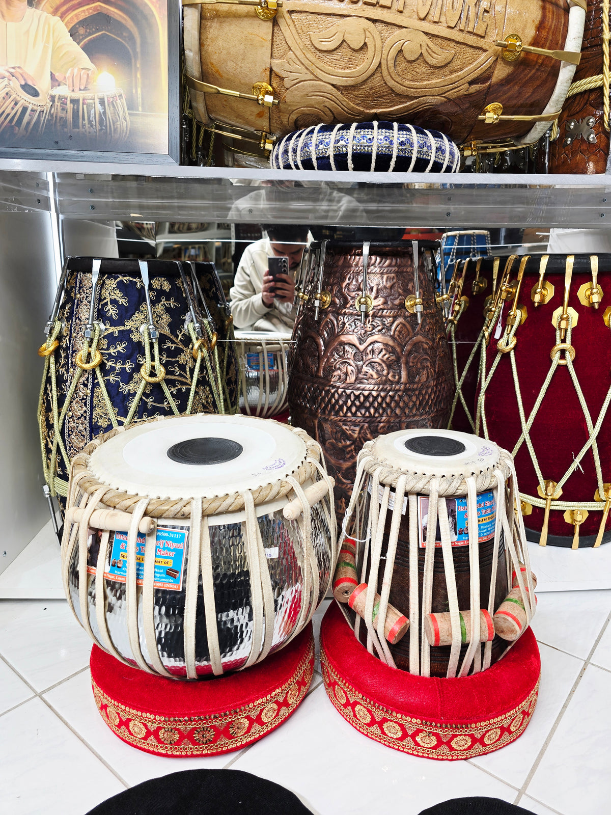 Naad Virex — 5.5″ D/D♯ Red Sheesham Dayan + 9.25″ 4.4 kg Silver Copper Bayan (Concert Mohd. Sharif Tabla Set) *Exceptional Tone, Barely Noticeable Hissing