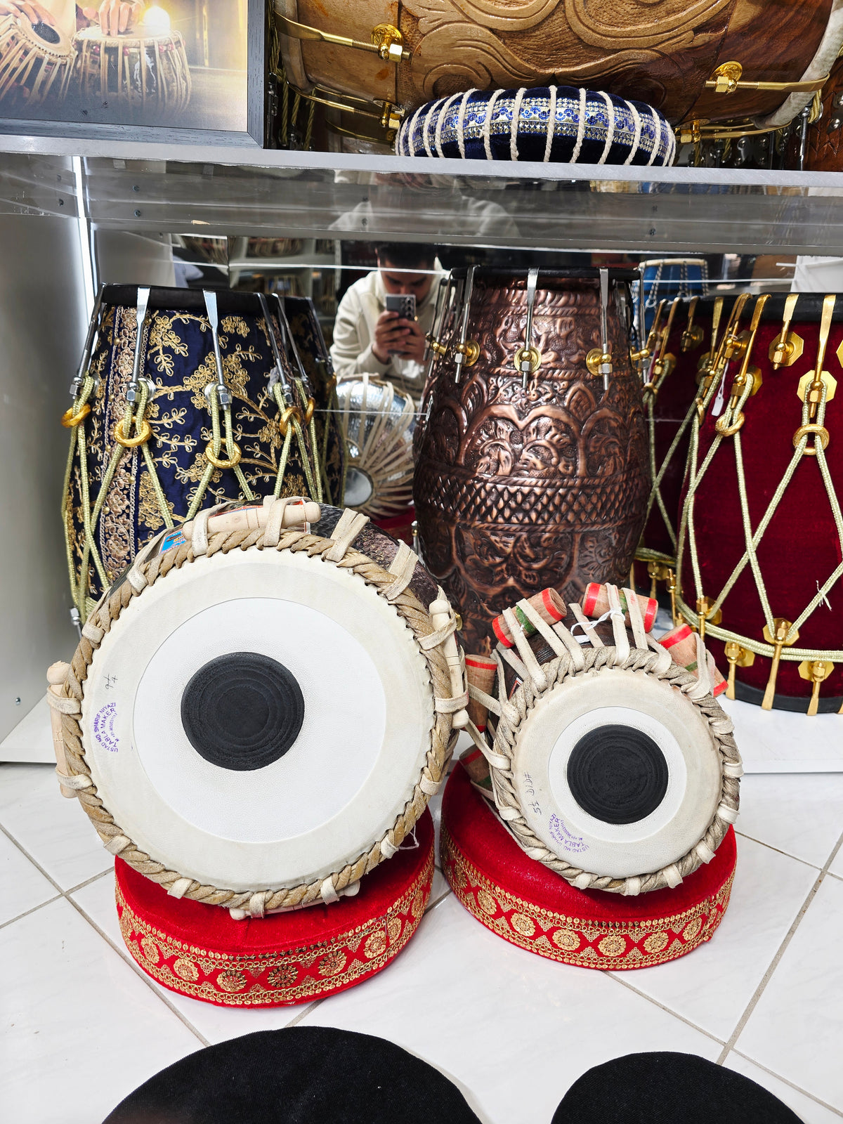 Naad Virex — 5.5″ D/D♯ Red Sheesham Dayan + 9.25″ 4.4 kg Silver Copper Bayan (Concert Mohd. Sharif Tabla Set) *Exceptional Tone, Barely Noticeable Hissing