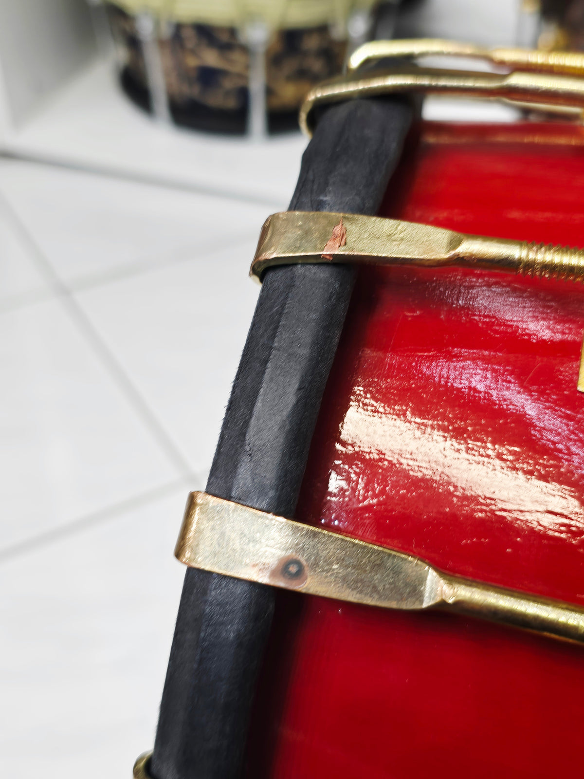 Kesari Naad™ — Double Bolted Pro Red Sheesham Dholak (Saffron Painted Finish) Minor Cosmetic Crack + Minor Chips in Brass Coated Bolt Finish *Exceptional Tone