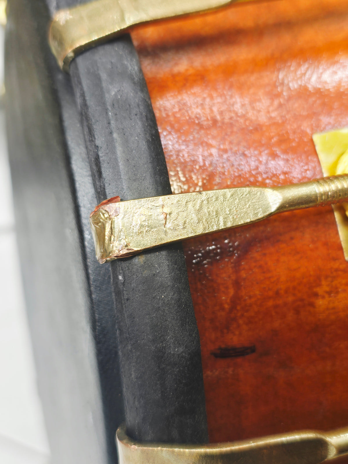 Swar Prithvi™ — Double Bolted Red Sheesham Dholak (Natural Wood Finish) Minor Cosmetic Blemishes Chipped Brass Bolt Coating
