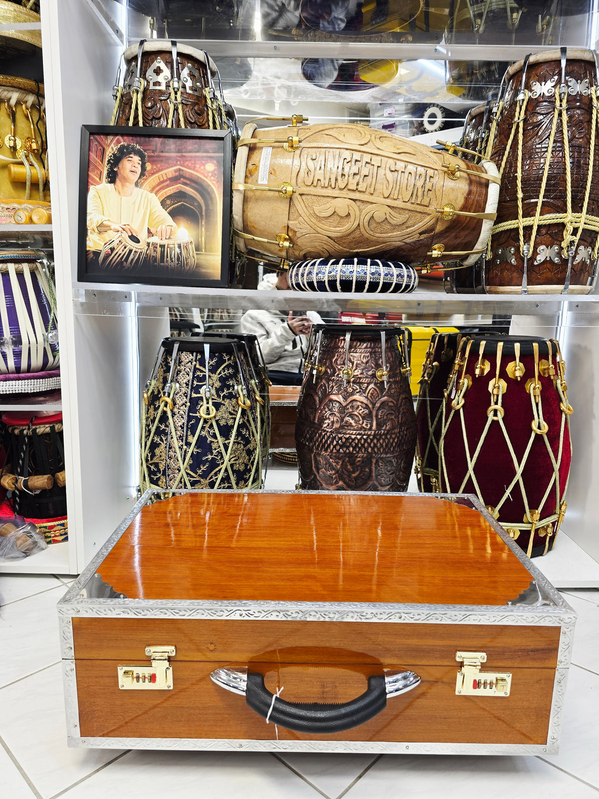 Raga Tantri 2 Reed Bass Male 7 Scale Changer Harmonium – Glossy Wooden Finish *Minor Cosmetic Blemishes