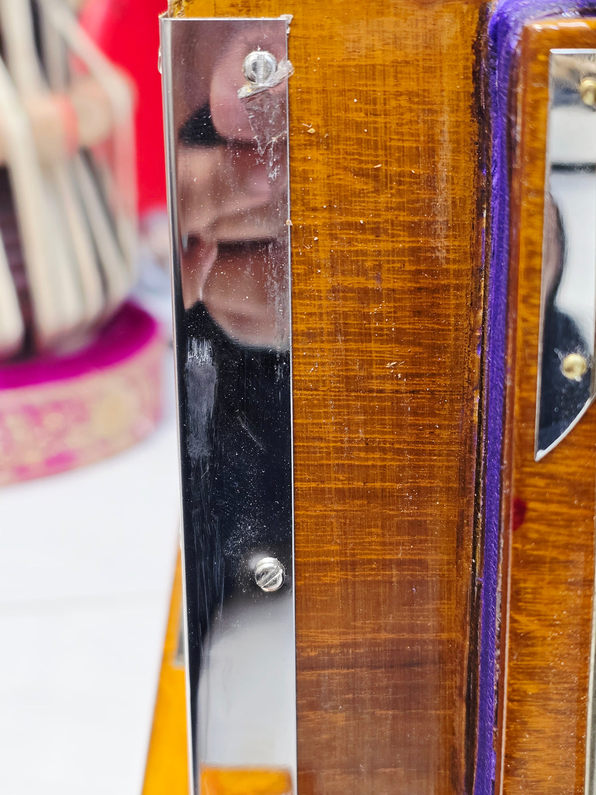 Raga Tantri 2 Reed Bass Male 7 Scale Changer Harmonium – Glossy Wooden Finish *Minor Cosmetic Blemishes