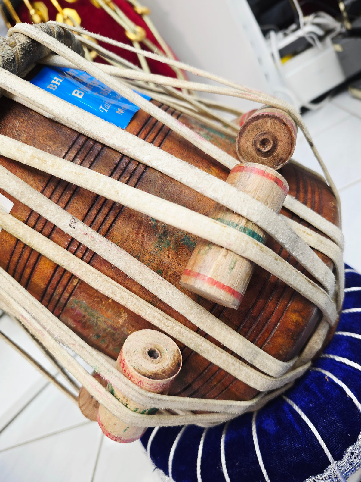 Svarion: 6" C/C# Red Sheesham Dayan + 9" Silver Copper Bayan Concert Tabla Set *Cosmetic Ghatta Marks