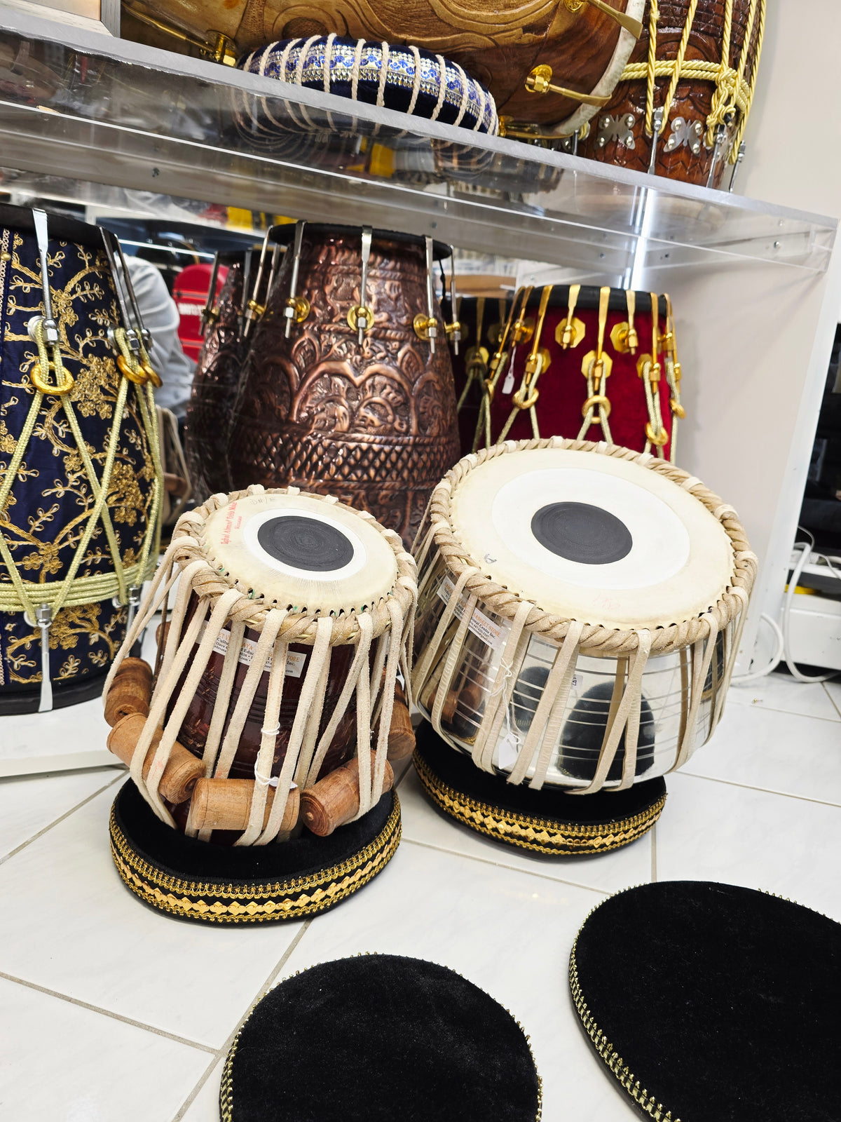 Arvian 5.5" D#/E Red Sheesham Dayan + 9.25" 3.5kg Brass Bayan Economy Intermediate Tabla Set Minor Cosmetic Defects