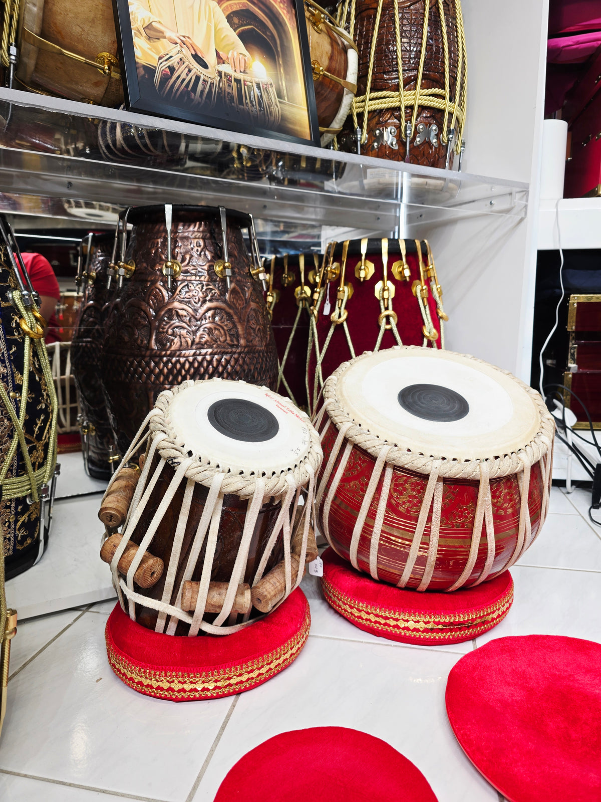 Benares Surya Shakti Pro Tabla Set – 5⅝" D# Engraved Red Sheesham Dayan & 9.25" 4.2kg Hand-Engraved Red Copper Bayan (Very Minor Cosmetic Defects)