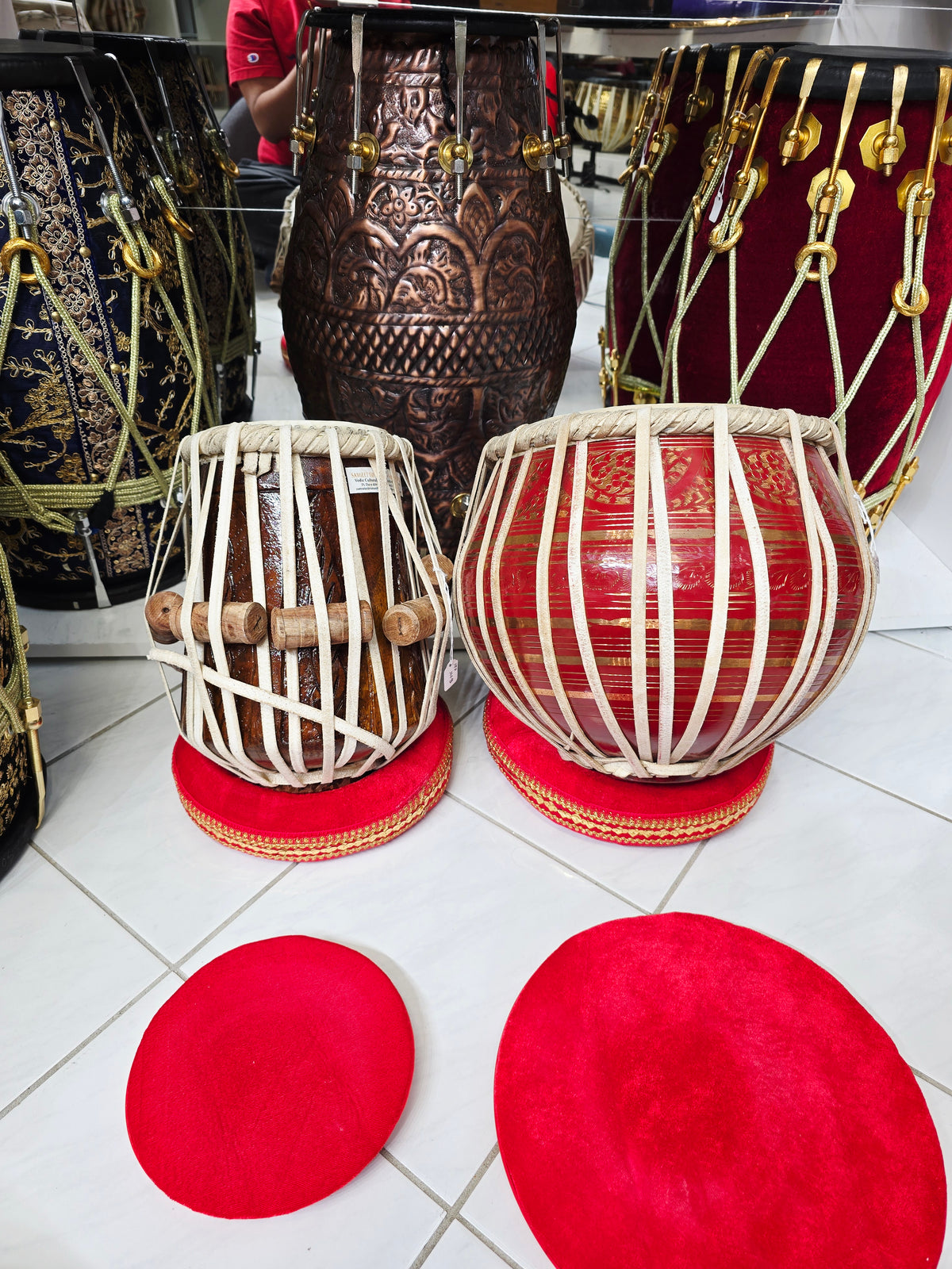Benares Surya Shakti Pro Tabla Set – 5⅝" D# Engraved Red Sheesham Dayan & 9.25" 4.2kg Hand-Engraved Red Copper Bayan (Very Minor Cosmetic Defects)