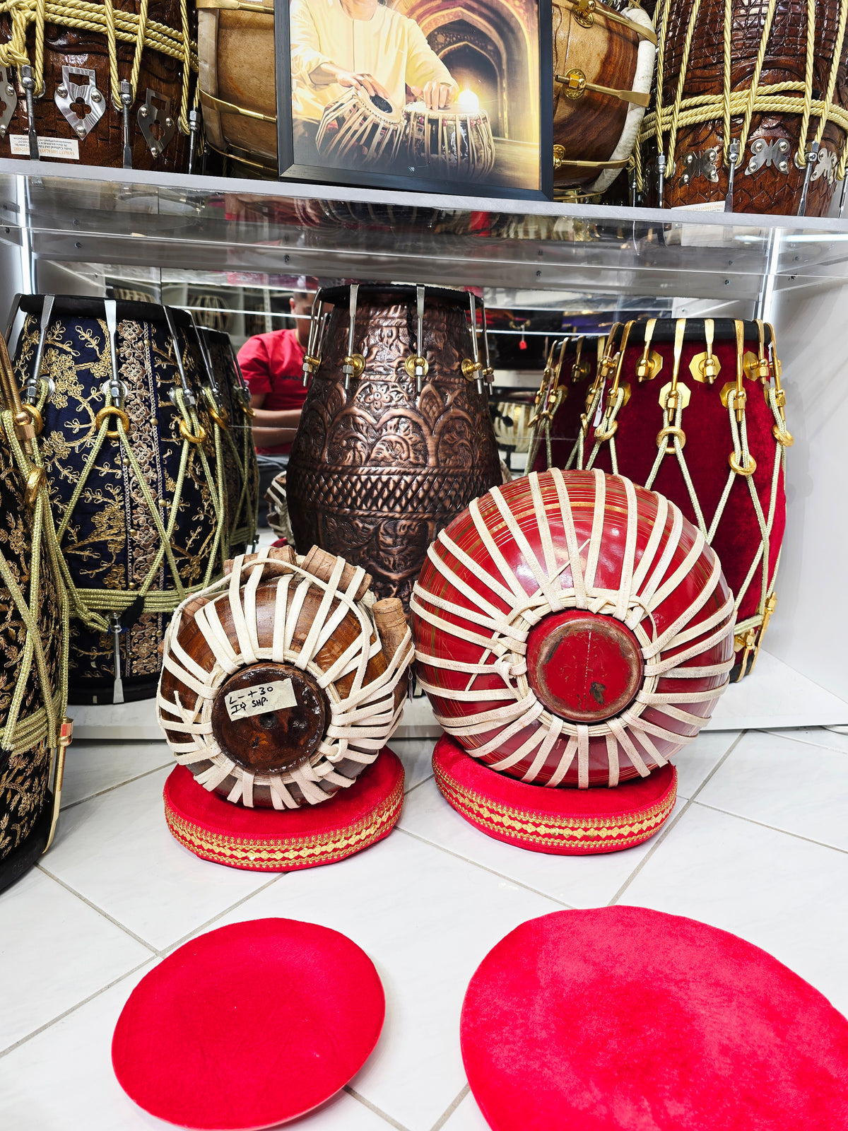 Benares Surya Shakti Pro Tabla Set – 5⅝" D# Engraved Red Sheesham Dayan & 9.25" 4.2kg Hand-Engraved Red Copper Bayan (Very Minor Cosmetic Defects)
