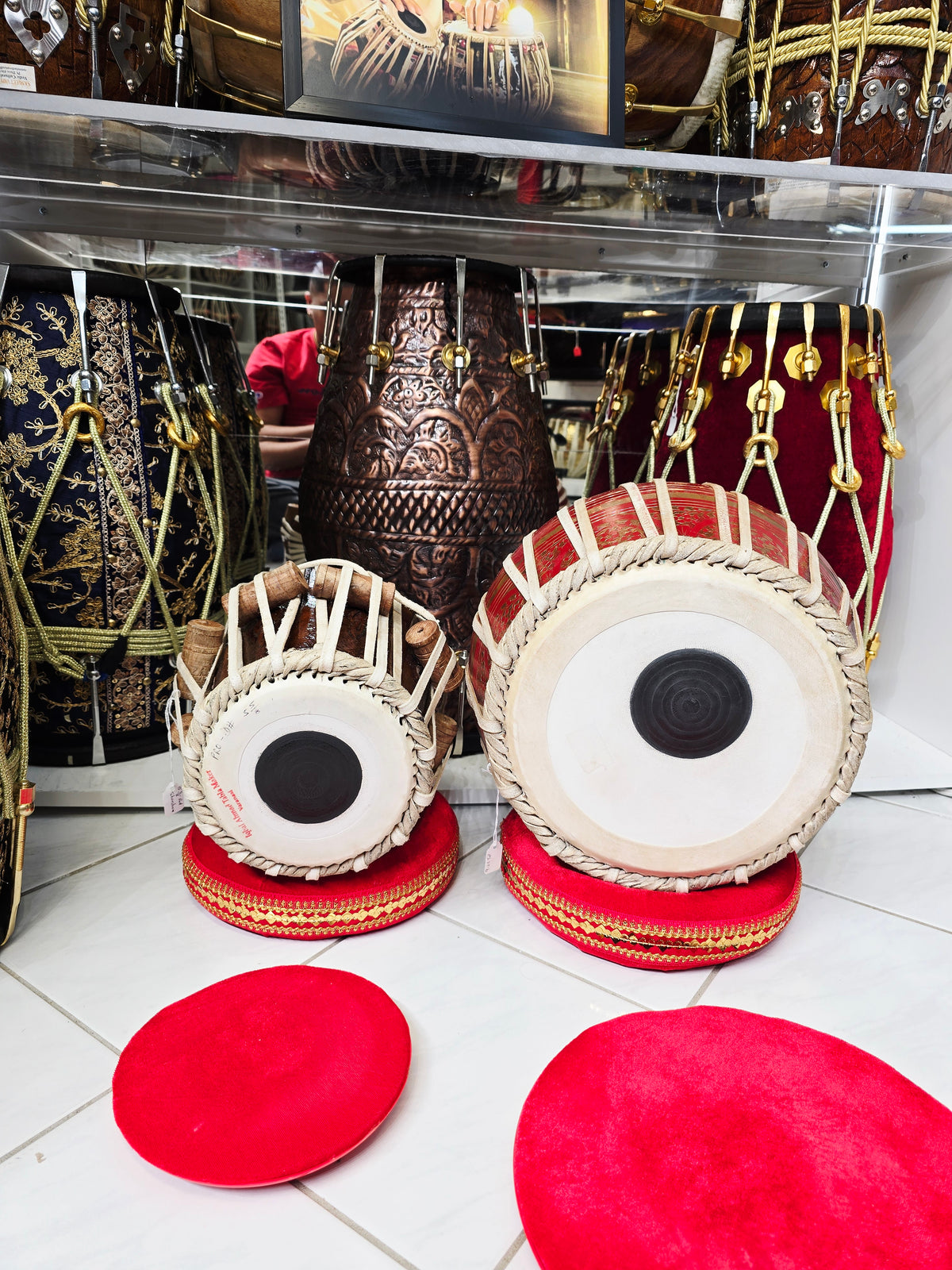 Benares Surya Shakti Pro Tabla Set – 5⅝" D# Engraved Red Sheesham Dayan & 9.25" 4.2kg Hand-Engraved Red Copper Bayan (Very Minor Cosmetic Defects)