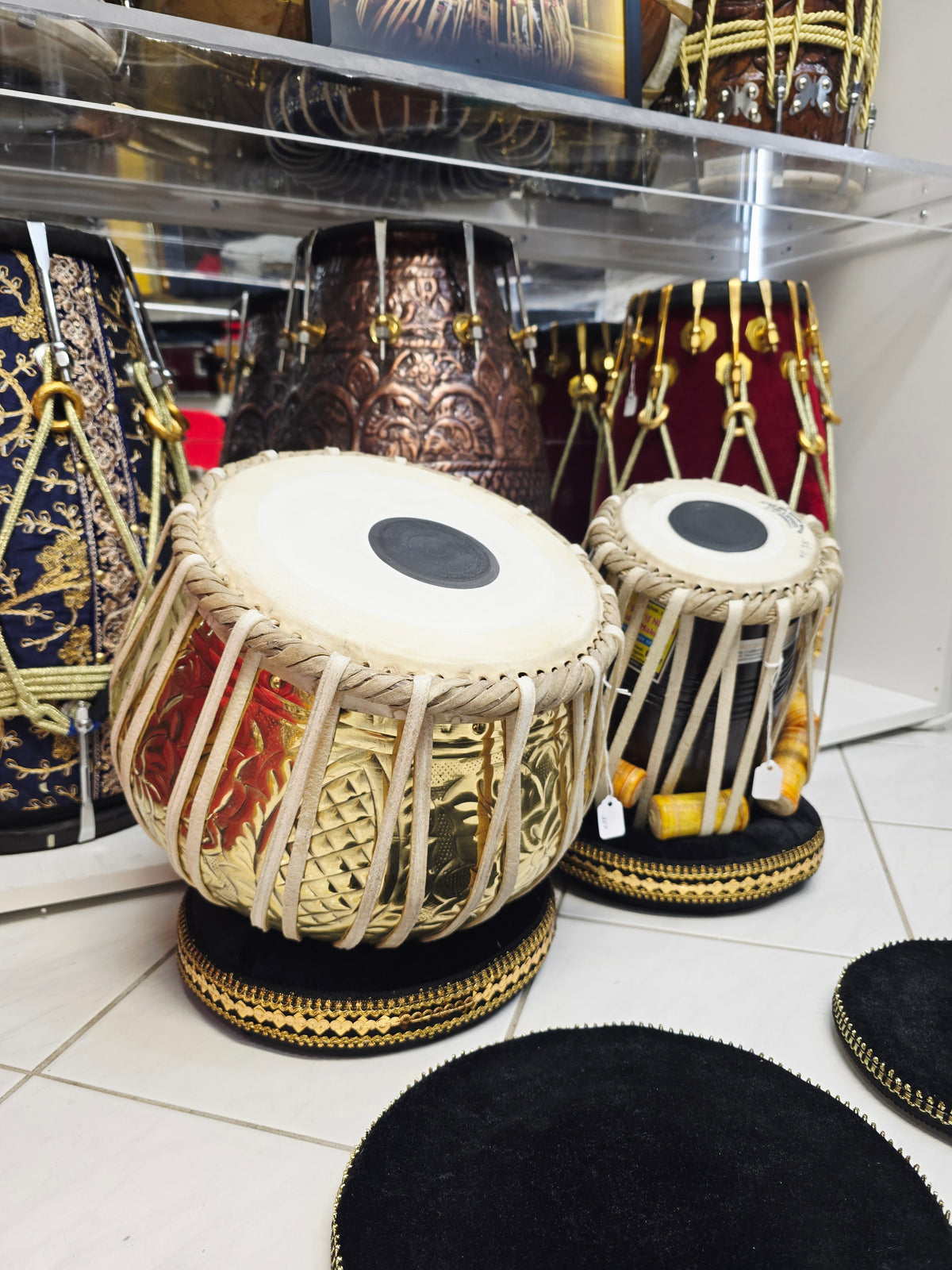 Aurevar 5.5" D# Red Sheesham Mohd. Sharif Dayan + 9.25" Engraved Brass Bayan Professional Tabla Set