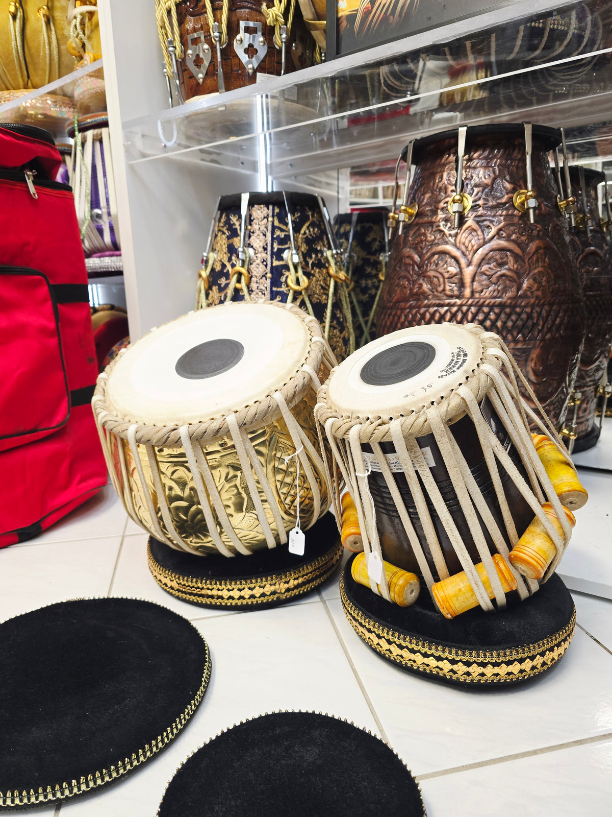 Aurevar 5.5" D# Red Sheesham Mohd. Sharif Dayan + 9.25" Engraved Brass Bayan Professional Tabla Set